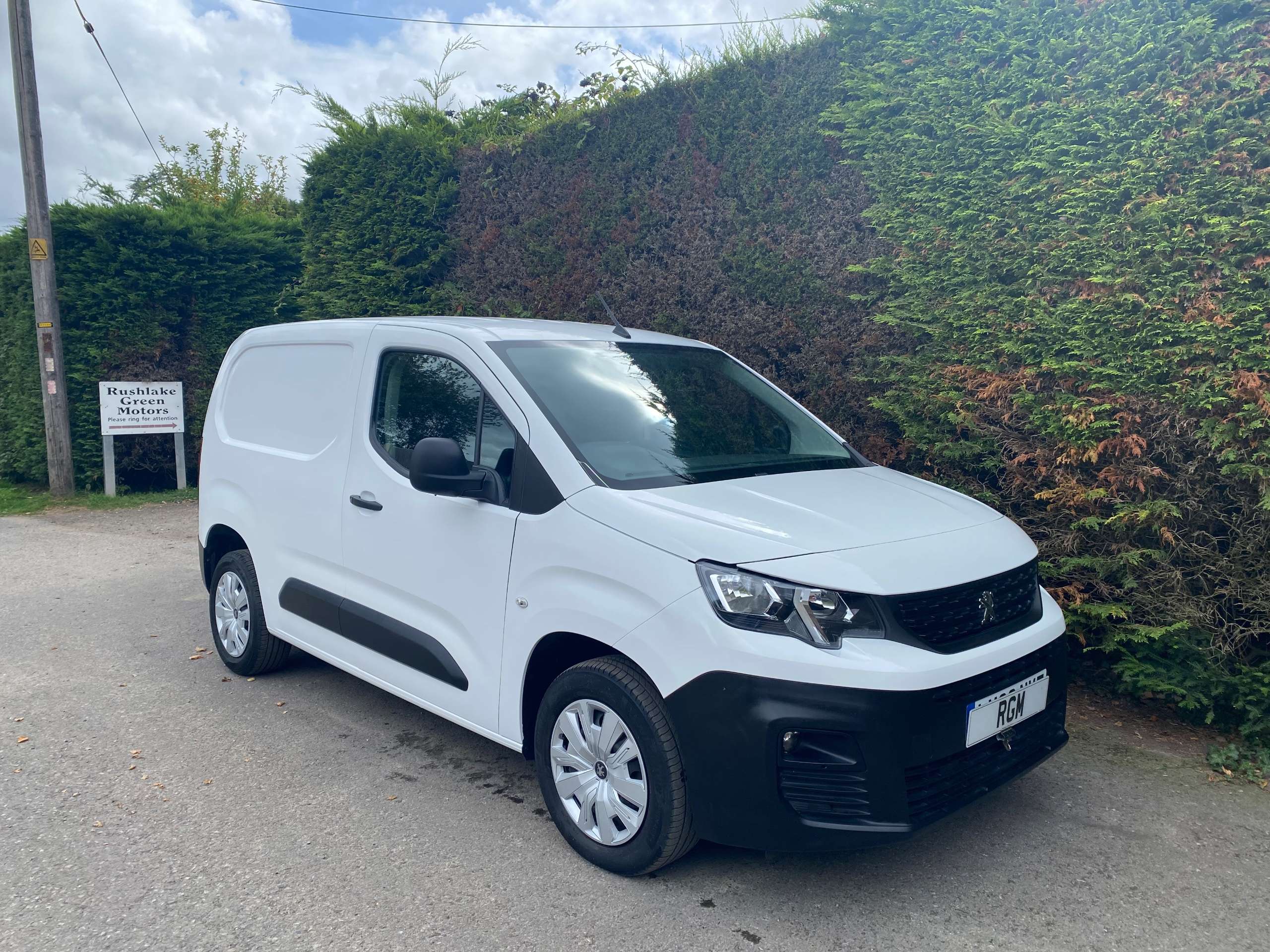 A 2019 PEUGEOT PARTNER BLUEHDI 1000 PROFESSIONAL VAN +vat A 2019 PEUGEOT PARTNER BLUEHDI 1000 PROFESSIONAL VAN +vat