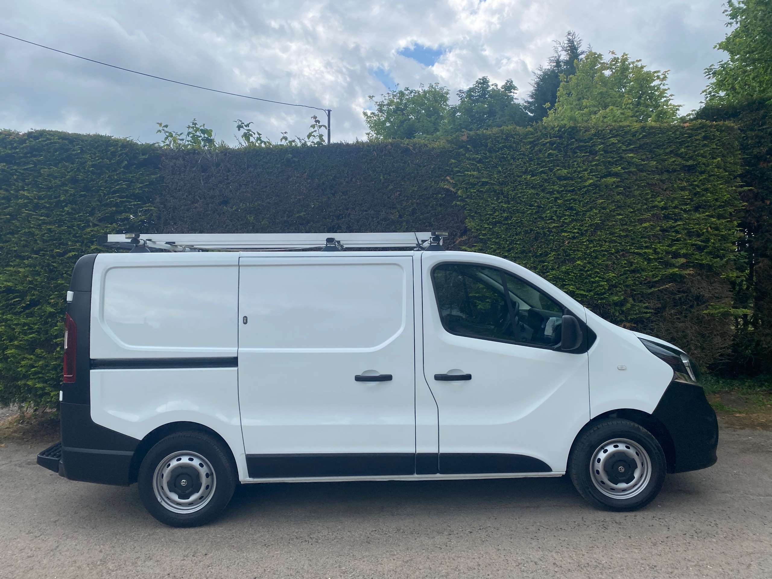 A 2018 VAUXHALL VIVARO 1.6 CDTi 2900 Panel Van L1 H1 + vat A 2018 VAUXHALL VIVARO 1.6 CDTi 2900 Panel Van L1 H1 + vat