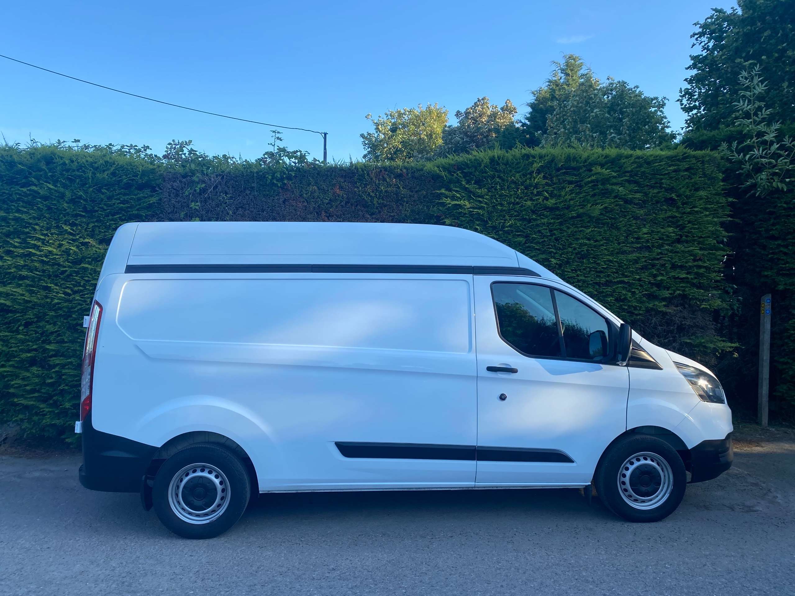 A 2019 FORD TRANSIT CUSTOM 2.0 320 EcoBlue L2 H2 Low Miles Van + vat A 2019 FORD TRANSIT CUSTOM 2.0 320 EcoBlue L2 H2 Low Miles Van + vat