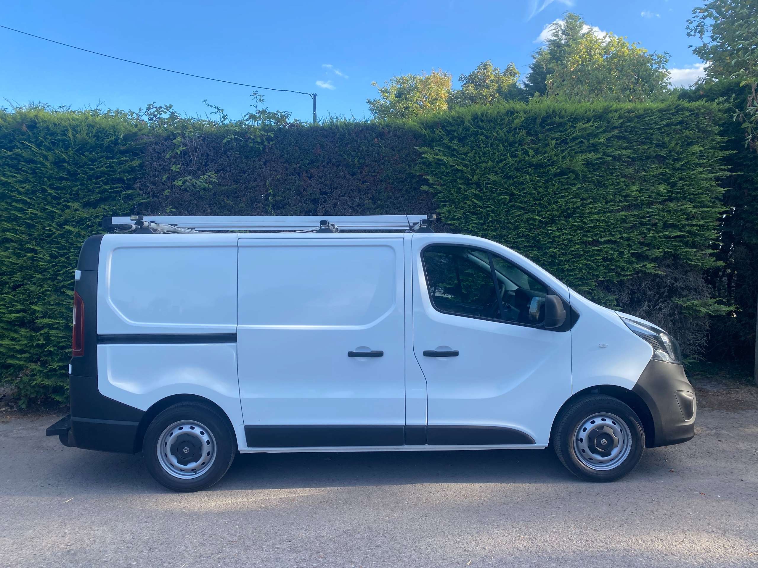 A 2018 VAUXHALL VIVARO 1.6 CDTi 2900 L1 H1 Euro 6 Van + vat A 2018 VAUXHALL VIVARO 1.6 CDTi 2900 L1 H1 Euro 6 Van + vat