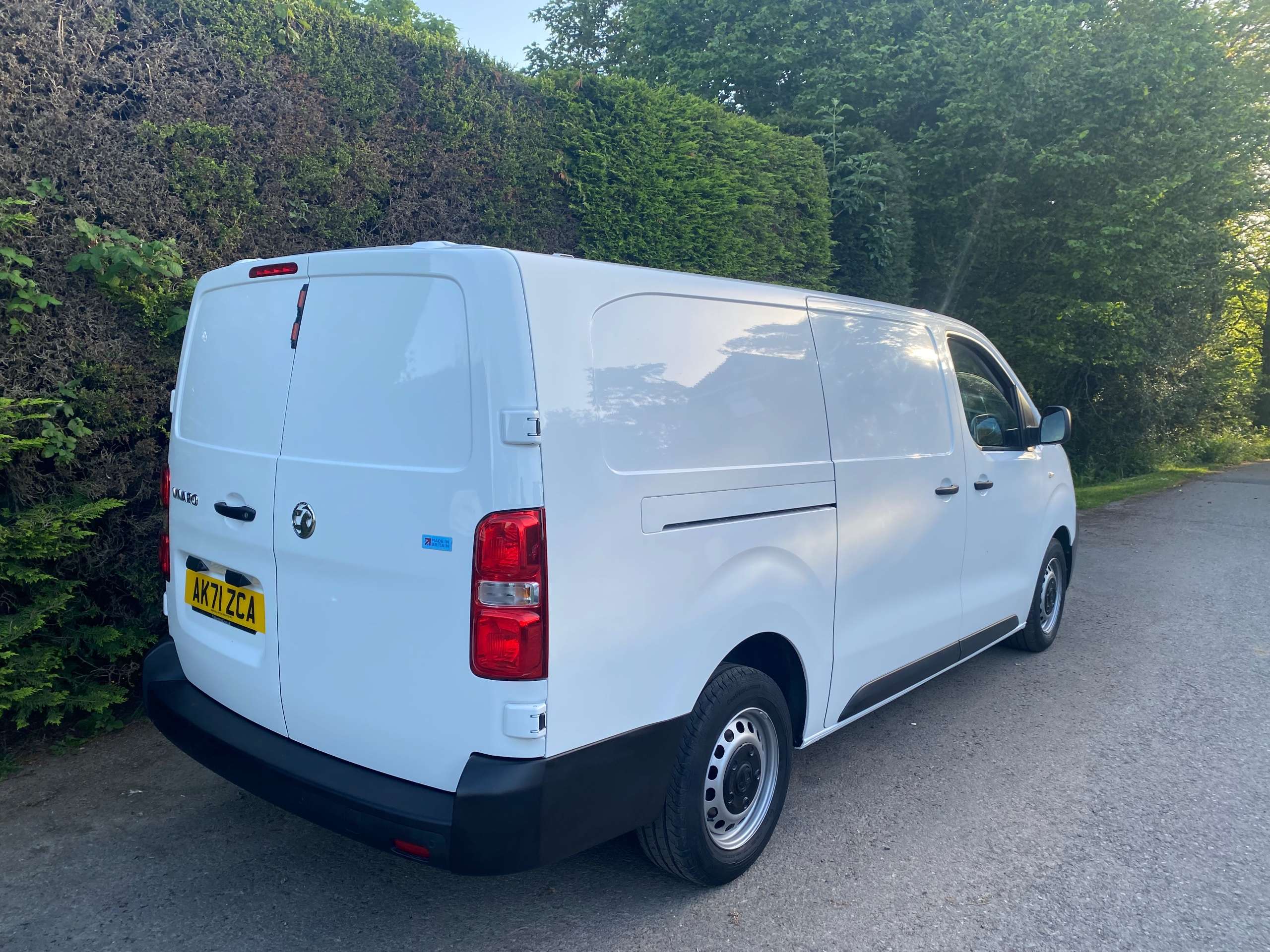 A 2021 VAUXHALL VIVARO 2900 Dynamic L2 H1 100 ps van + vat A 2021 VAUXHALL VIVARO 2900 Dynamic L2 H1 100 ps van + vat