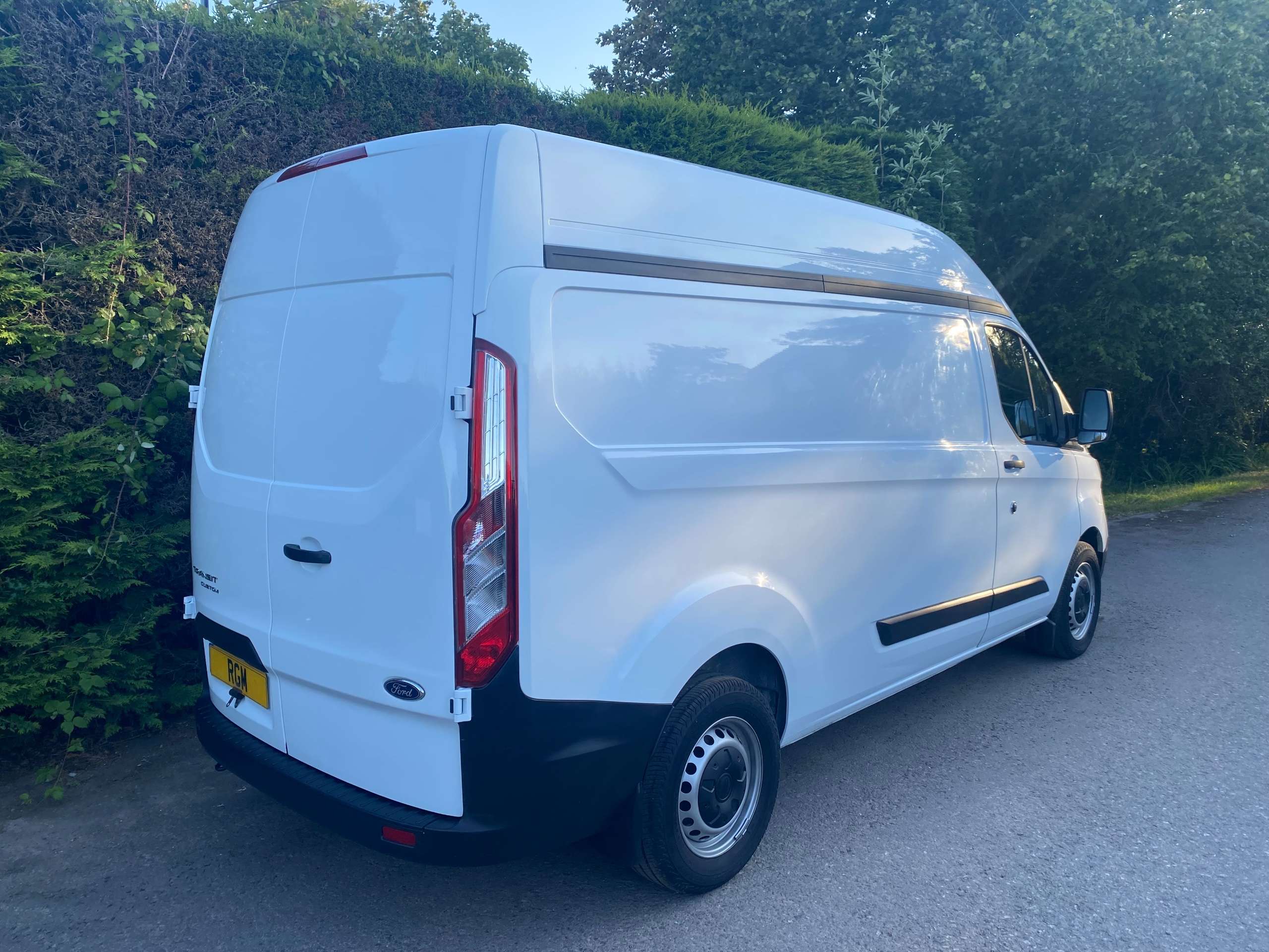 A 2019 FORD TRANSIT CUSTOM 2.0 320 EcoBlue L2 H2 Low Miles Van + vat A 2019 FORD TRANSIT CUSTOM 2.0 320 EcoBlue L2 H2 Low Miles Van + vat