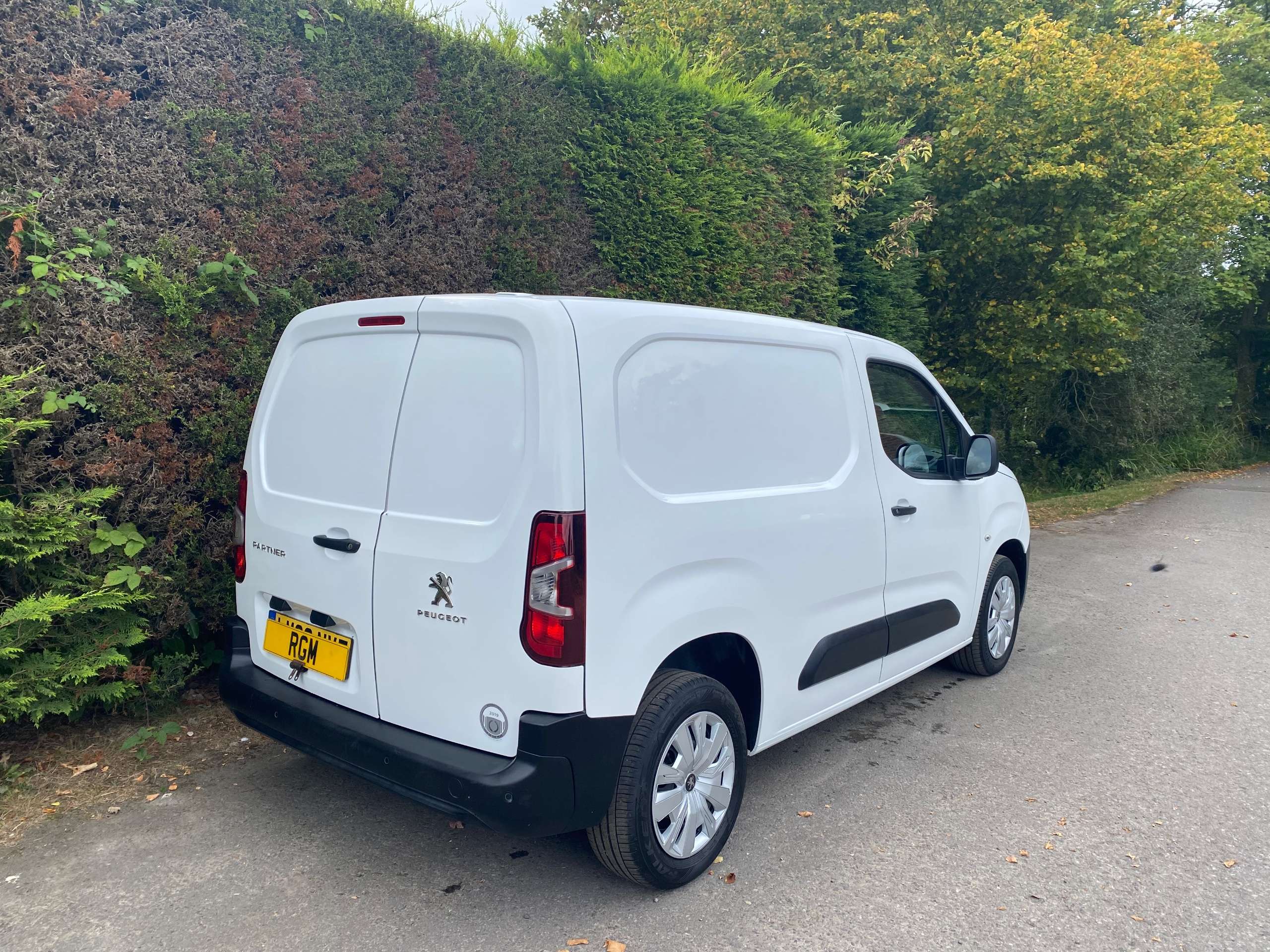 A 2019 PEUGEOT PARTNER BLUEHDI 1000 PROFESSIONAL VAN +vat A 2019 PEUGEOT PARTNER BLUEHDI 1000 PROFESSIONAL VAN +vat