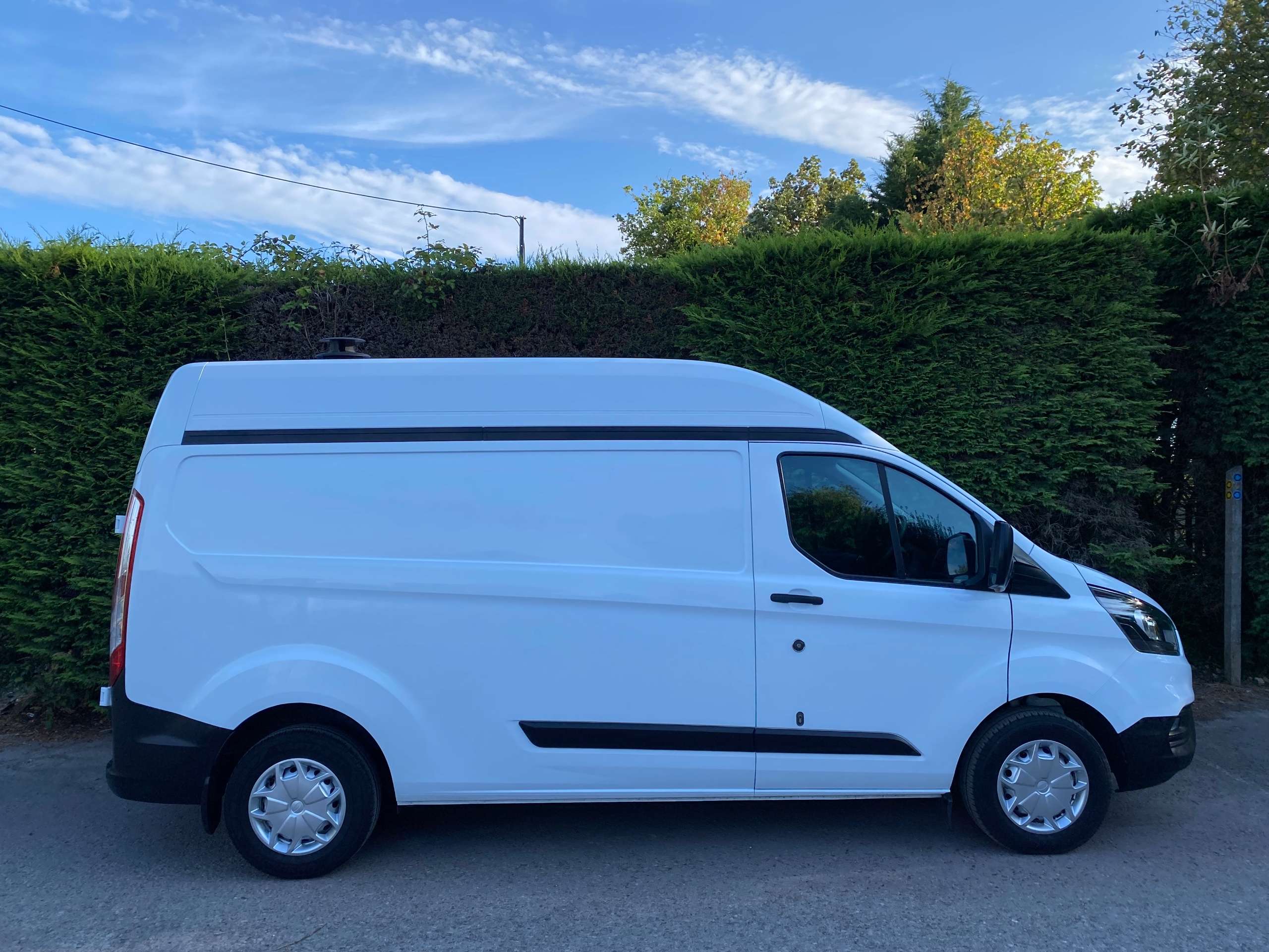 A 2020 FORD TRANSIT CUSTOM 2.0 300 EcoBlue Leader L2 H2 Van + vat A 2020 FORD TRANSIT CUSTOM 2.0 300 EcoBlue Leader L2 H2 Van + vat