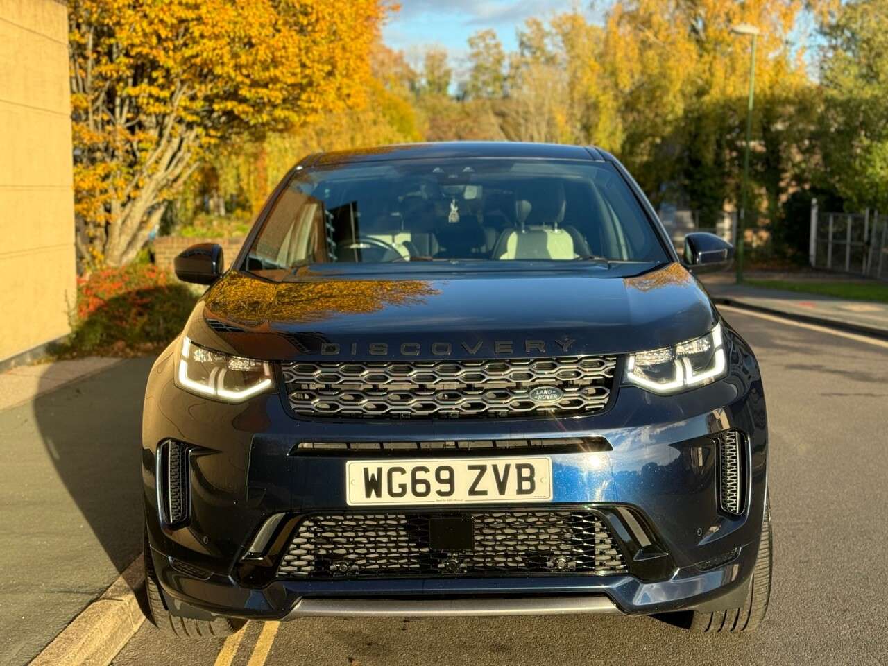 A 2020 LAND ROVER DISCOVERY SPORT 2.0 D240 MHEV R-Dynamic HSE SUV 5dr Diesel Auto 4WD Euro 6 (s/s) (240 ps) S A 2020 LAND ROVER DISCOVERY SPORT 2.0 D240 MHEV R-Dynamic HSE SUV 5dr Diesel Auto 4WD Euro 6 (s/s) (240 ps) S