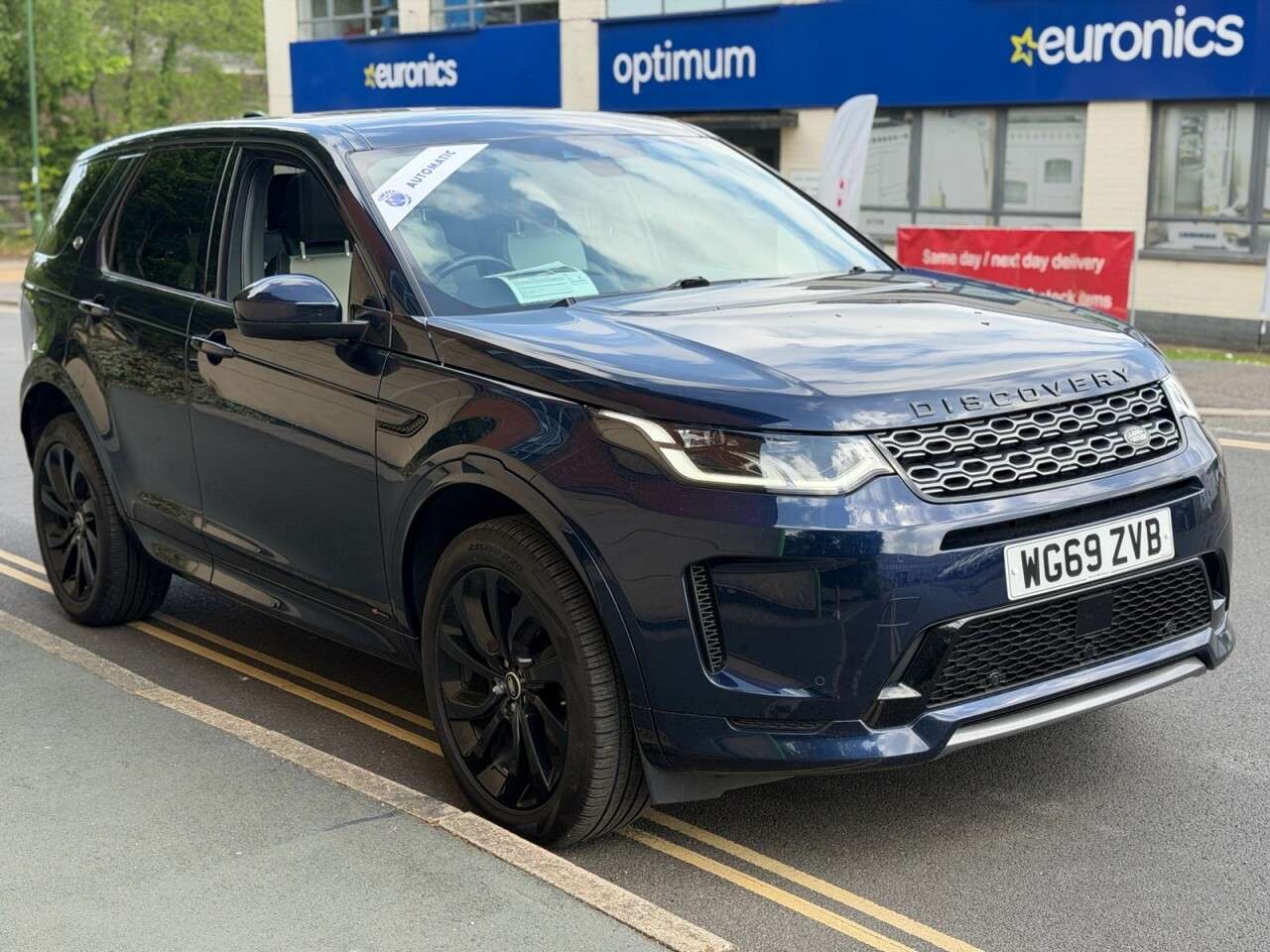A 2020 LAND ROVER DISCOVERY SPORT 2.0 D240 MHEV R-Dynamic HSE SUV 5dr Diesel Auto 4WD Euro 6 (s/s) (240 ps) S A 2020 LAND ROVER DISCOVERY SPORT 2.0 D240 MHEV R-Dynamic HSE SUV 5dr Diesel Auto 4WD Euro 6 (s/s) (240 ps) S