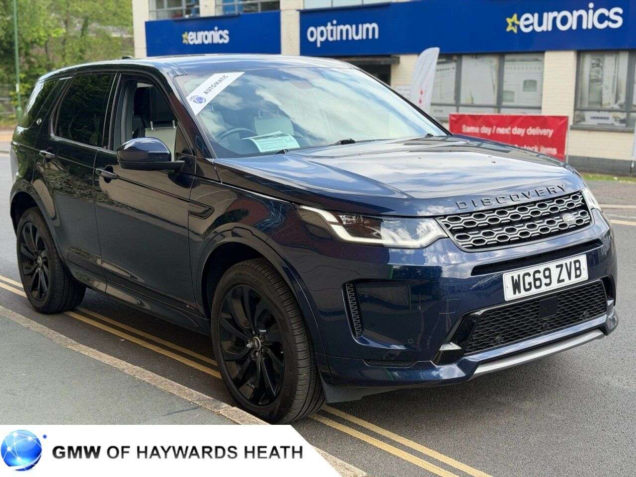 A 2020 LAND ROVER DISCOVERY SPORT 2.0 D240 MHEV R-Dynamic HSE SUV 5dr Diesel Auto 4WD Euro 6 (s/s) (240 ps) S A 2020 LAND ROVER DISCOVERY SPORT 2.0 D240 MHEV R-Dynamic HSE SUV 5dr Diesel Auto 4WD Euro 6 (s/s) (240 ps) S
