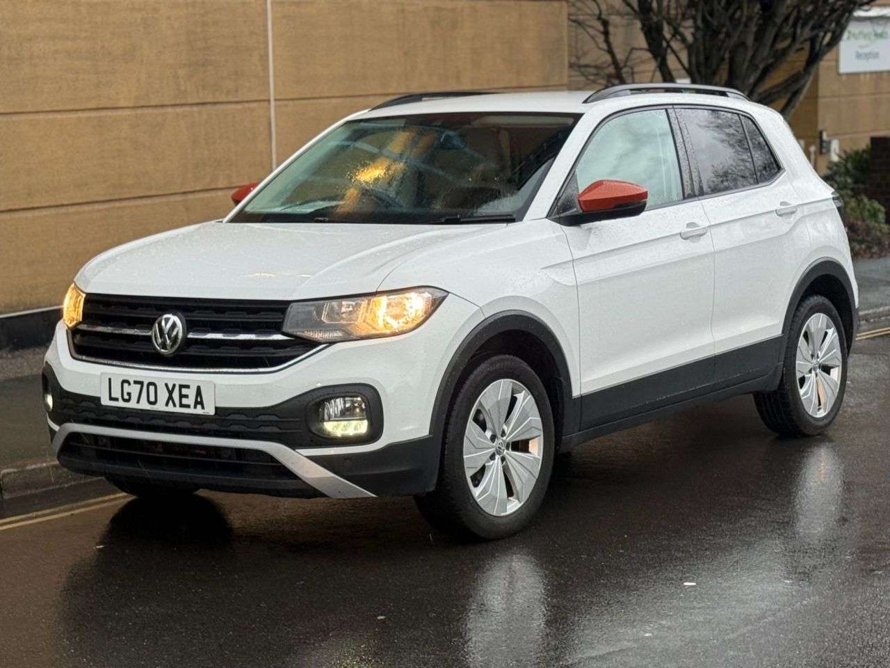 A 2020 VOLKSWAGEN T-CROSS 1.0 TSI SE SUV 5dr Petrol Manual Euro 6 (s/s) (95 ps) A 2020 VOLKSWAGEN T-CROSS 1.0 TSI SE SUV 5dr Petrol Manual Euro 6 (s/s) (95 ps)