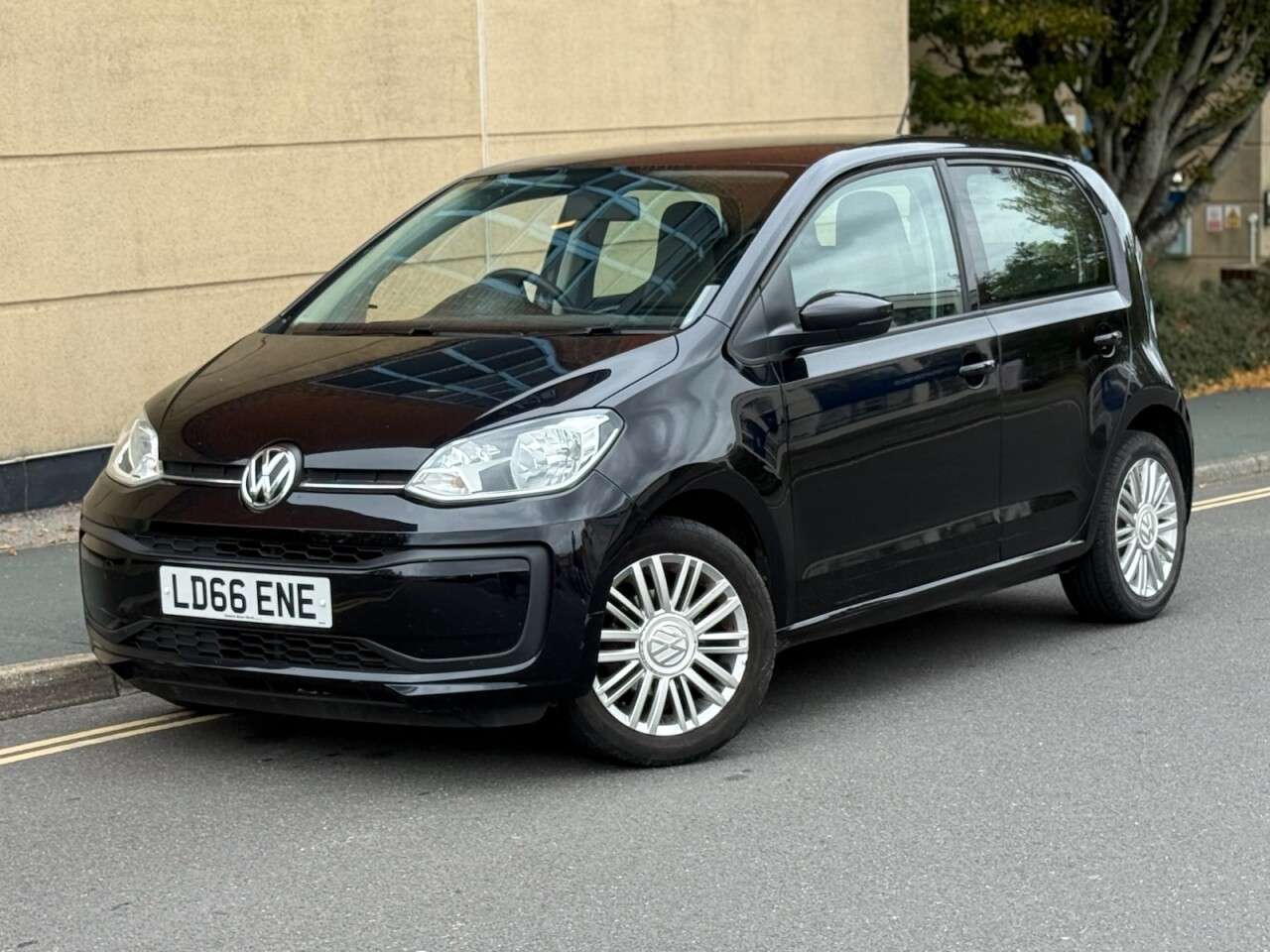 A 2016 VOLKSWAGEN UP! 1.0 Move up! Hatchback 5dr Petrol Manual Euro 6 (60 ps) A 2016 VOLKSWAGEN UP! 1.0 Move up! Hatchback 5dr Petrol Manual Euro 6 (60 ps)