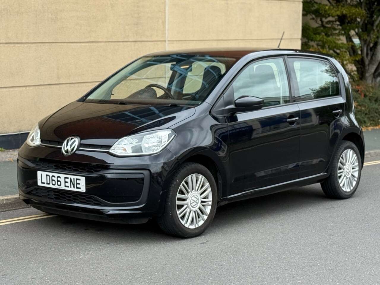 A 2016 VOLKSWAGEN UP! 1.0 Move up! Hatchback 5dr Petrol Manual Euro 6 (60 ps) A 2016 VOLKSWAGEN UP! 1.0 Move up! Hatchback 5dr Petrol Manual Euro 6 (60 ps)
