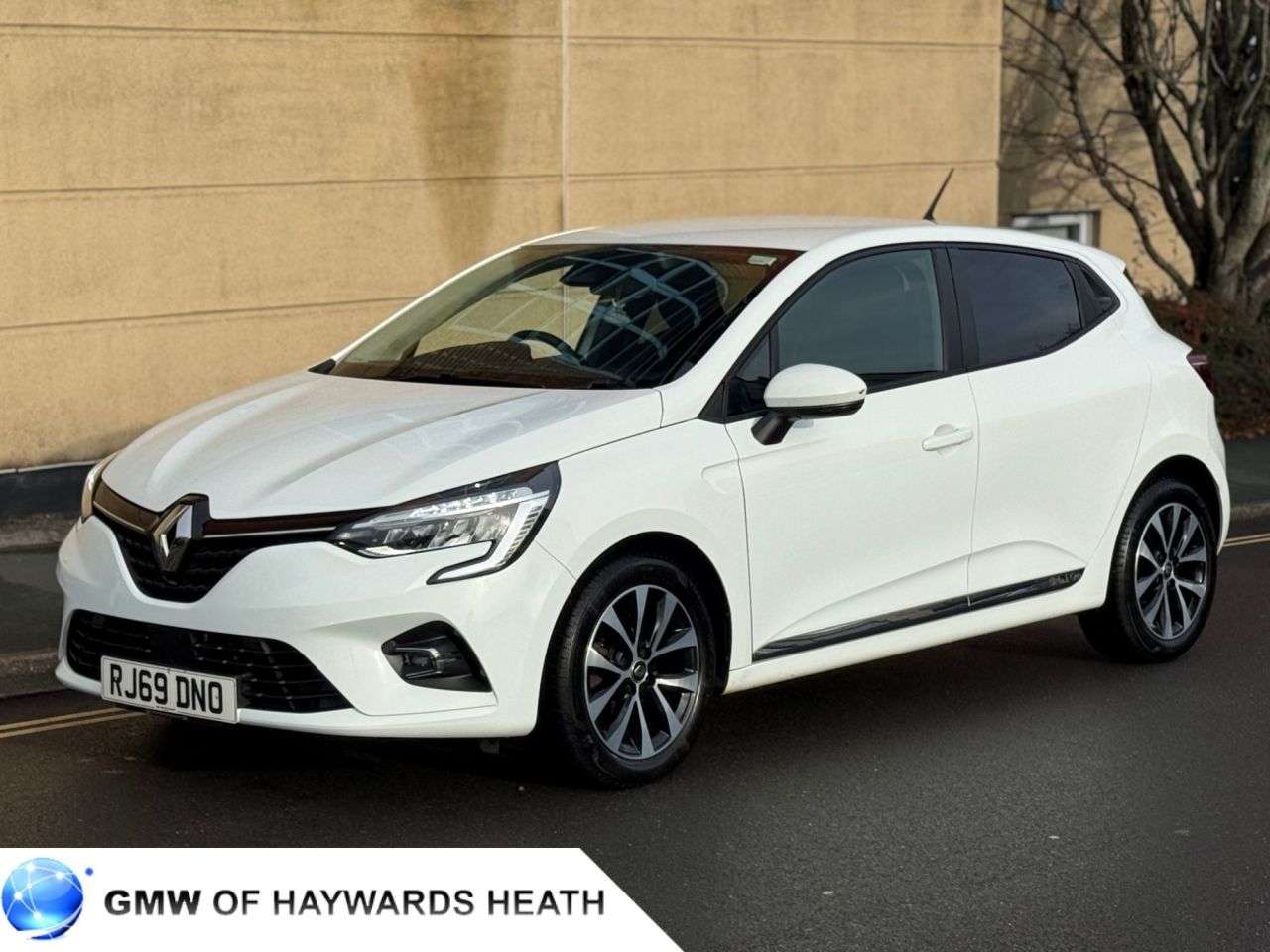 A 2019 RENAULT CLIO 1.0 TCe Iconic Hatchback 5dr Petrol Manual Euro 6 (s/s) (100 ps) A 2019 RENAULT CLIO 1.0 TCe Iconic Hatchback 5dr Petrol Manual Euro 6 (s/s) (100 ps)