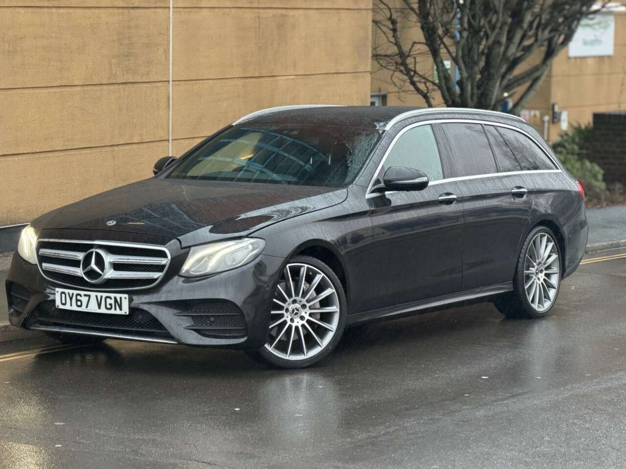 A 2017 MERCEDES-BENZ E-CLASS 2.0 E220d AMG Line (Premium) Estate 5dr Diesel G-Tronic+ Euro 6 (s/s) (194 A 2017 MERCEDES-BENZ E-CLASS 2.0 E220d AMG Line (Premium) Estate 5dr Diesel G-Tronic+ Euro 6 (s/s) (194