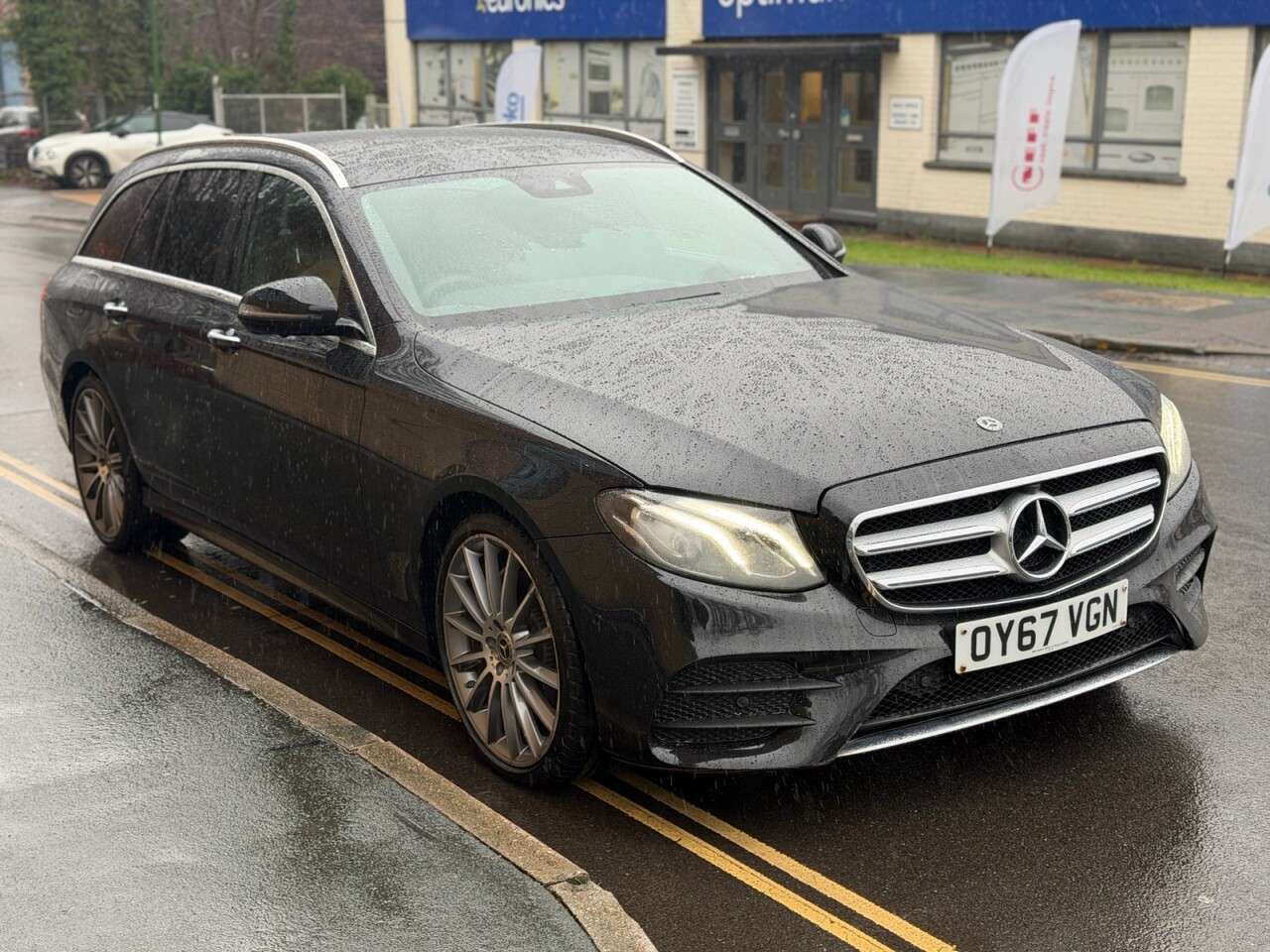 A 2017 MERCEDES-BENZ E-CLASS 2.0 E220d AMG Line (Premium) Estate 5dr Diesel G-Tronic+ Euro 6 (s/s) (194 A 2017 MERCEDES-BENZ E-CLASS 2.0 E220d AMG Line (Premium) Estate 5dr Diesel G-Tronic+ Euro 6 (s/s) (194