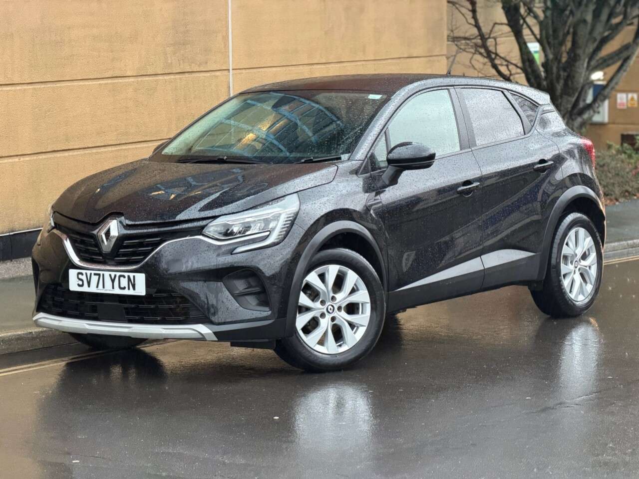 A 2021 RENAULT CAPTUR 1.0 TCe Iconic SUV 5dr Petrol Manual Euro 6 (s/s) (90 ps) A 2021 RENAULT CAPTUR 1.0 TCe Iconic SUV 5dr Petrol Manual Euro 6 (s/s) (90 ps)