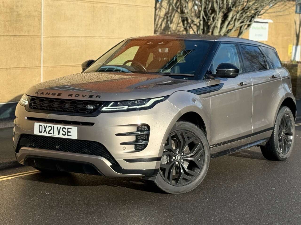 A 2021 LAND ROVER RANGE ROVER EVOQUE 2.0 D165 MHEV R-Dynamic HSE SUV 5dr Diesel Auto 4WD Euro 6 (s/s) (163 ps) A 2021 LAND ROVER RANGE ROVER EVOQUE 2.0 D165 MHEV R-Dynamic HSE SUV 5dr Diesel Auto 4WD Euro 6 (s/s) (163 ps)