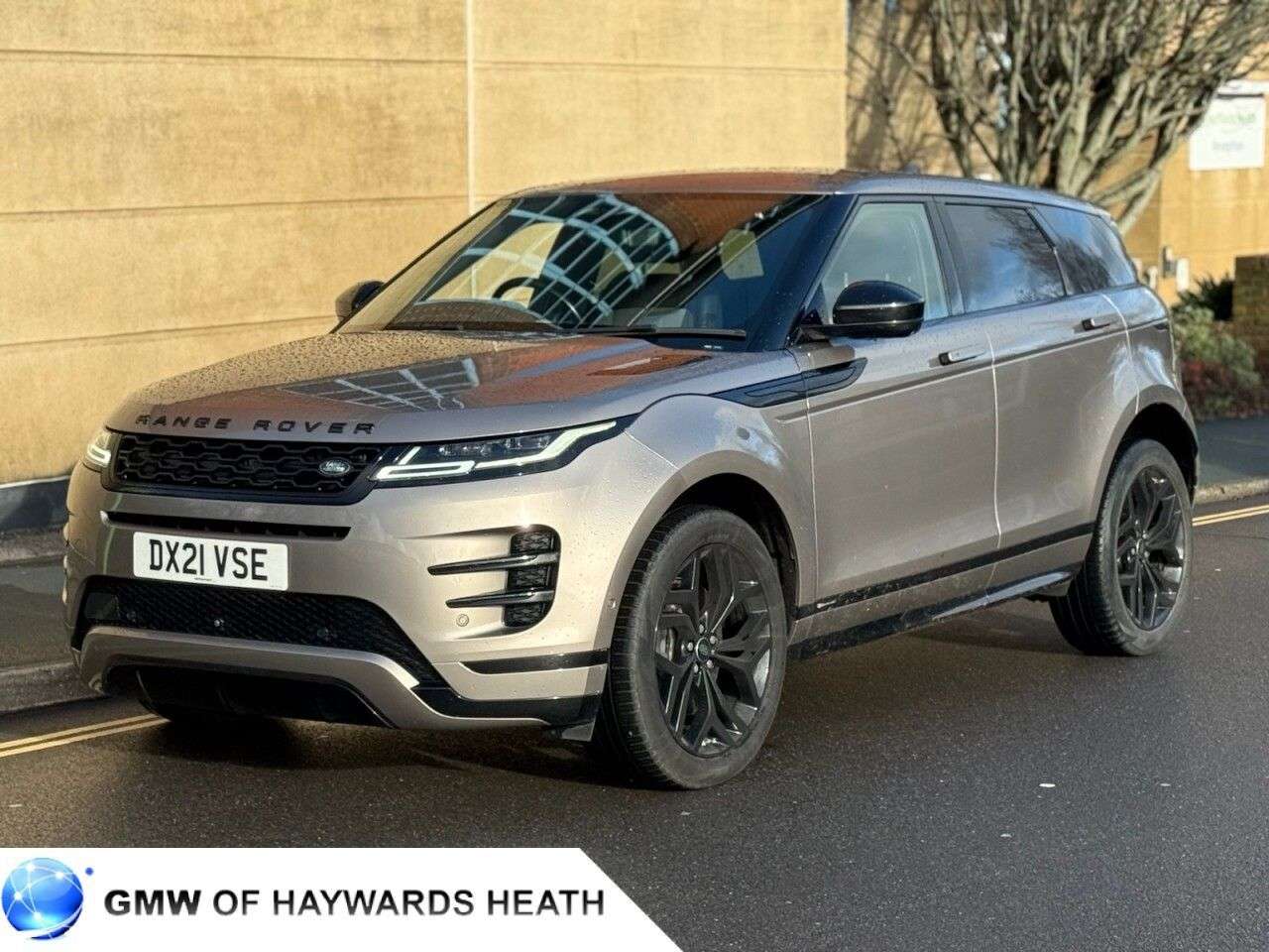 A 2021 LAND ROVER RANGE ROVER EVOQUE 2.0 D165 MHEV R-Dynamic HSE SUV 5dr Diesel Auto 4WD Euro 6 (s/s) (163 ps) A 2021 LAND ROVER RANGE ROVER EVOQUE 2.0 D165 MHEV R-Dynamic HSE SUV 5dr Diesel Auto 4WD Euro 6 (s/s) (163 ps)