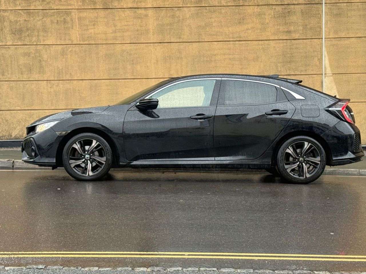 A 2018 HONDA CIVIC 1.0 VTEC Turbo EX Hatchback 5dr Petrol Manual Euro 6 (s/s) (129 ps) A 2018 HONDA CIVIC 1.0 VTEC Turbo EX Hatchback 5dr Petrol Manual Euro 6 (s/s) (129 ps)