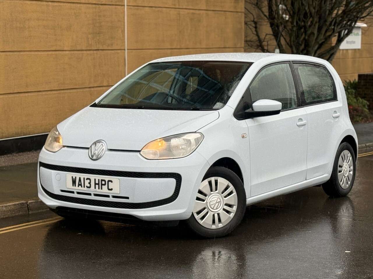 A 2013 VOLKSWAGEN UP! 1.0 BlueMotion Tech Move up! Hatchback 5dr Petrol Manual Euro 5 (s/s) (60 p A 2013 VOLKSWAGEN UP! 1.0 BlueMotion Tech Move up! Hatchback 5dr Petrol Manual Euro 5 (s/s) (60 p