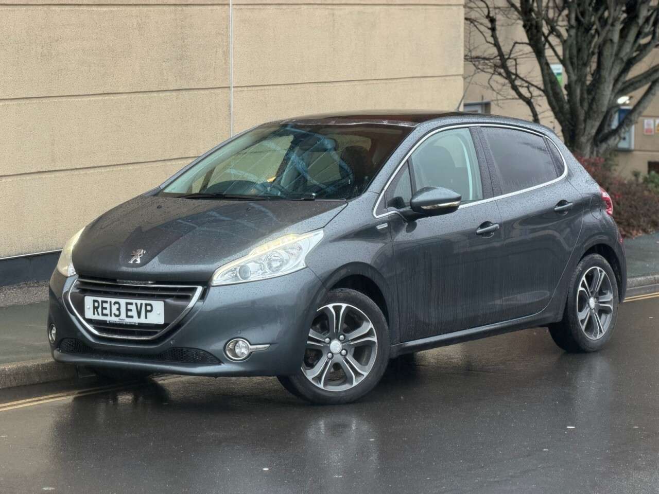 A 2013 PEUGEOT 208 1.2 VTi Intuitive Hatchback 5dr Petrol Manual Euro 5 (82 ps) A 2013 PEUGEOT 208 1.2 VTi Intuitive Hatchback 5dr Petrol Manual Euro 5 (82 ps)