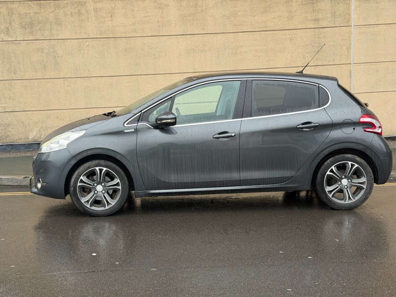 2013 PEUGEOT 208 2013 PEUGEOT 208