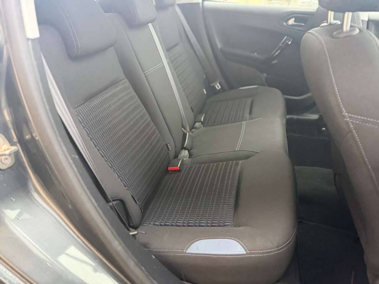 2013 PEUGEOT 208 2013 PEUGEOT 208