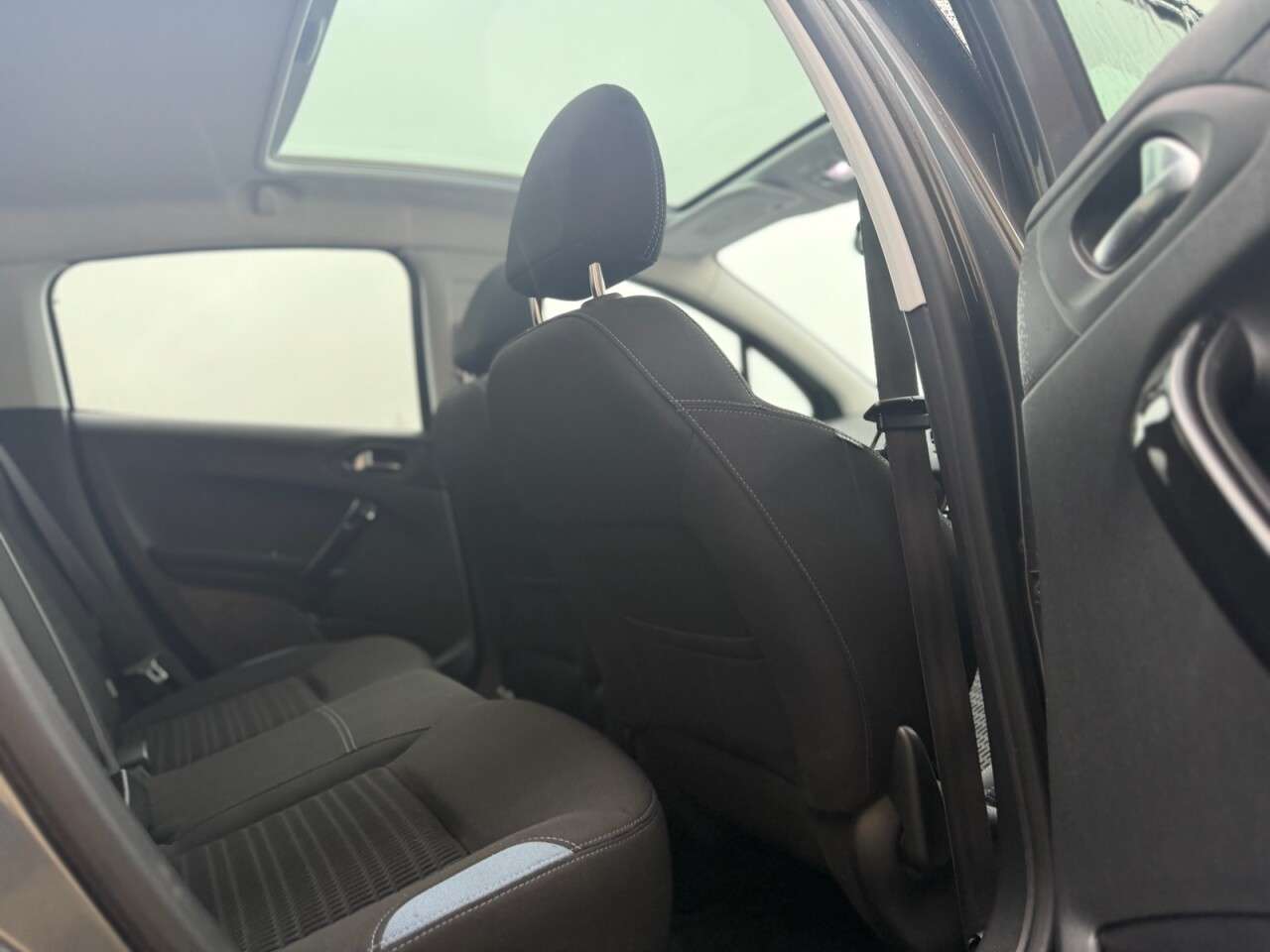 2013 PEUGEOT 208 2013 PEUGEOT 208