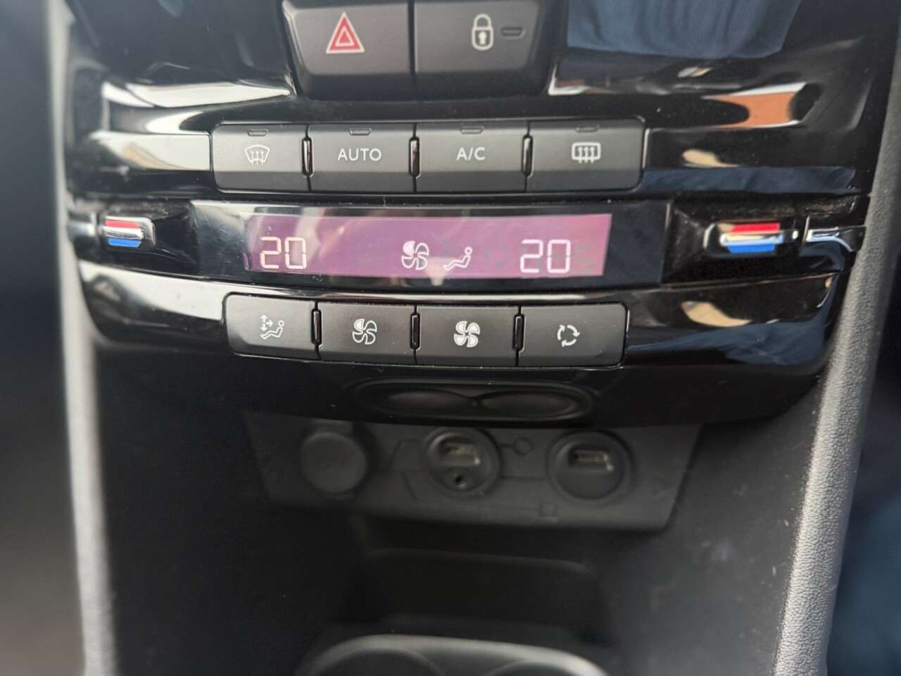 2013 PEUGEOT 208 2013 PEUGEOT 208