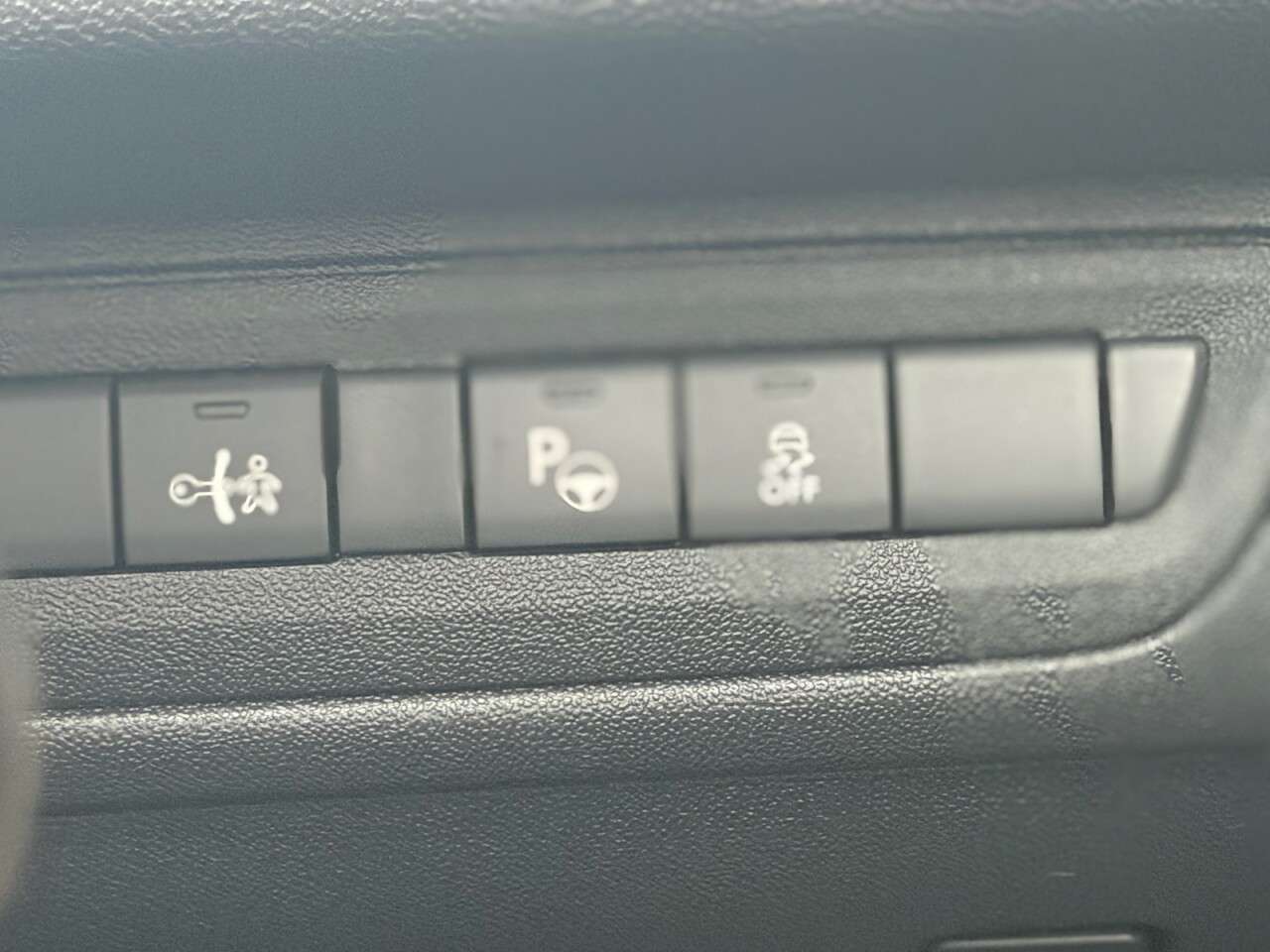 2013 PEUGEOT 208 2013 PEUGEOT 208