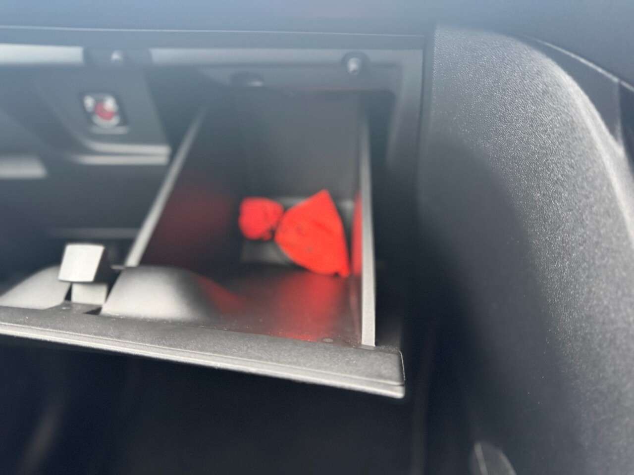 2013 PEUGEOT 208 2013 PEUGEOT 208