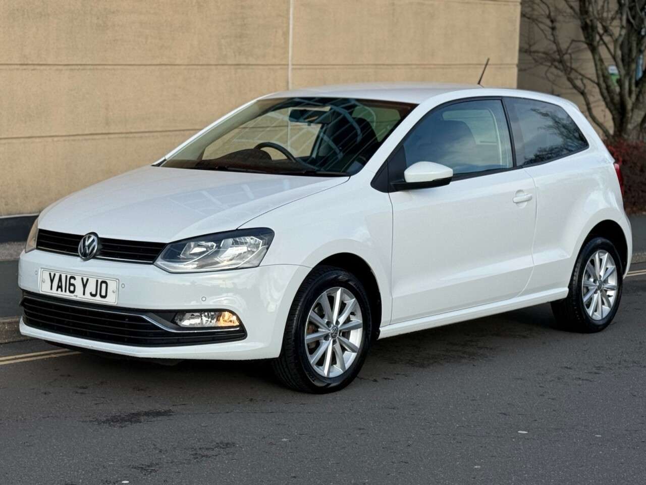 A 2016 VOLKSWAGEN POLO 1.0 BlueMotion Tech Match Hatchback 3dr Petrol Manual Euro 6 (s/s) (60 ps) A 2016 VOLKSWAGEN POLO 1.0 BlueMotion Tech Match Hatchback 3dr Petrol Manual Euro 6 (s/s) (60 ps)