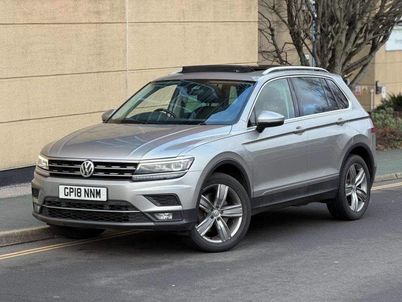 A 2018 VOLKSWAGEN TIGUAN 2.0 TSI SEL SUV 5dr Petrol DSG 4Motion Euro 6 (s/s) (180 ps) A 2018 VOLKSWAGEN TIGUAN 2.0 TSI SEL SUV 5dr Petrol DSG 4Motion Euro 6 (s/s) (180 ps)