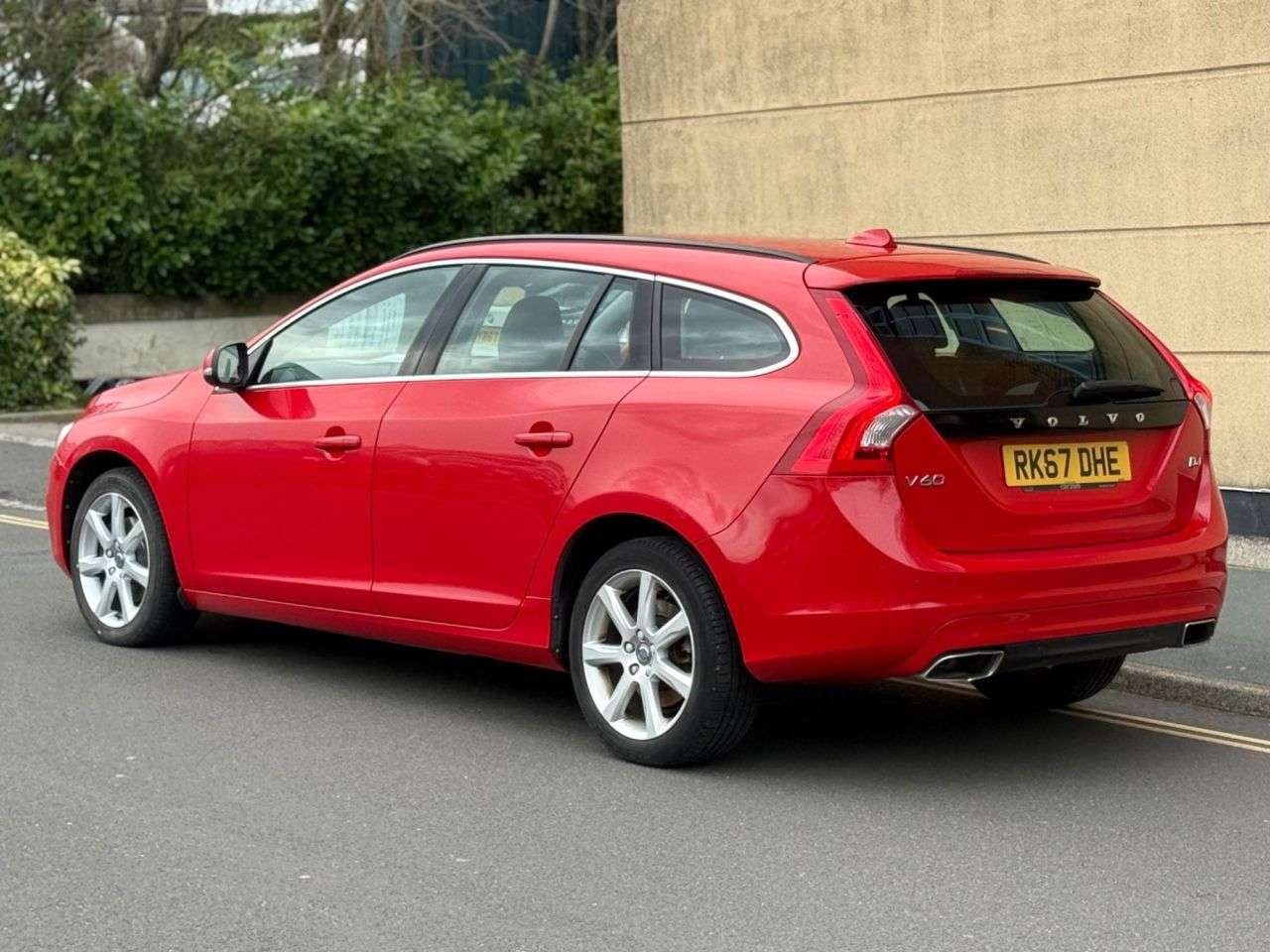 2017 VOLVO V60 2017 VOLVO V60