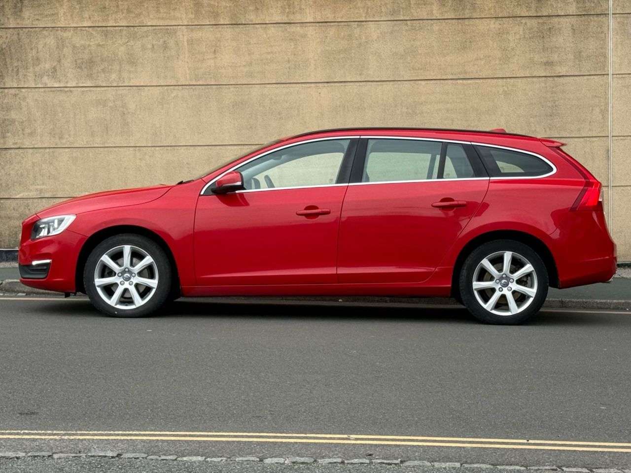 2017 VOLVO V60 2017 VOLVO V60