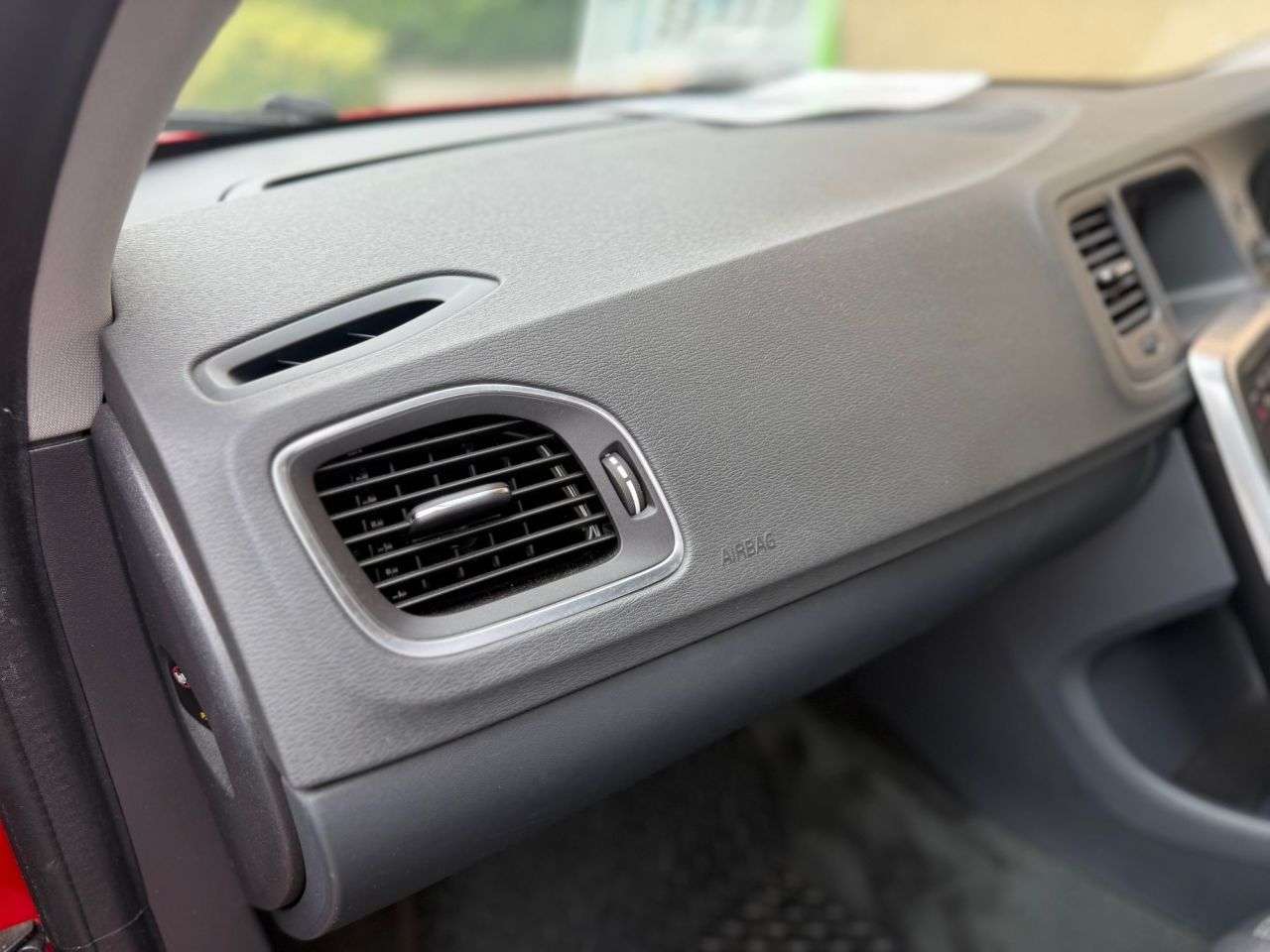 2017 VOLVO V60 2017 VOLVO V60