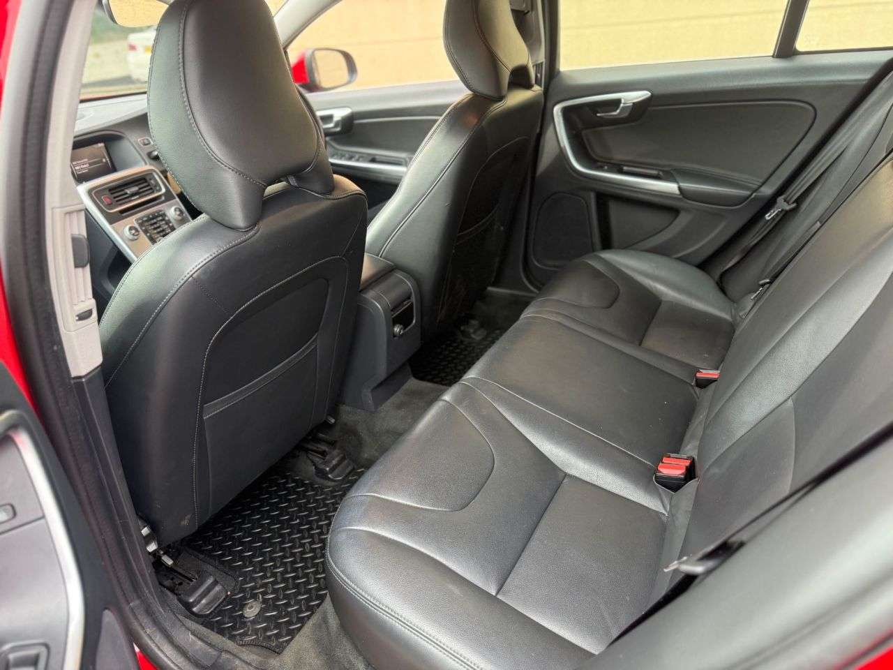 2017 VOLVO V60 2017 VOLVO V60