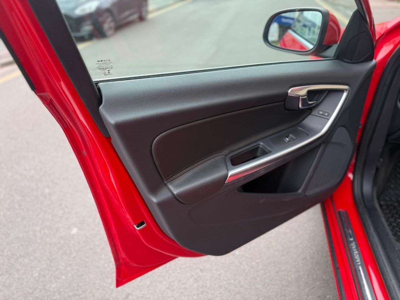 2017 VOLVO V60 2017 VOLVO V60