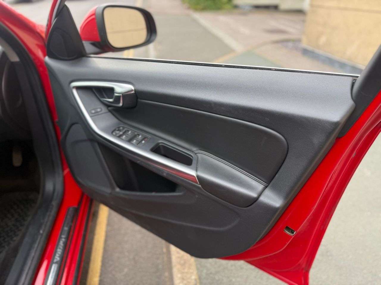 2017 VOLVO V60 2017 VOLVO V60