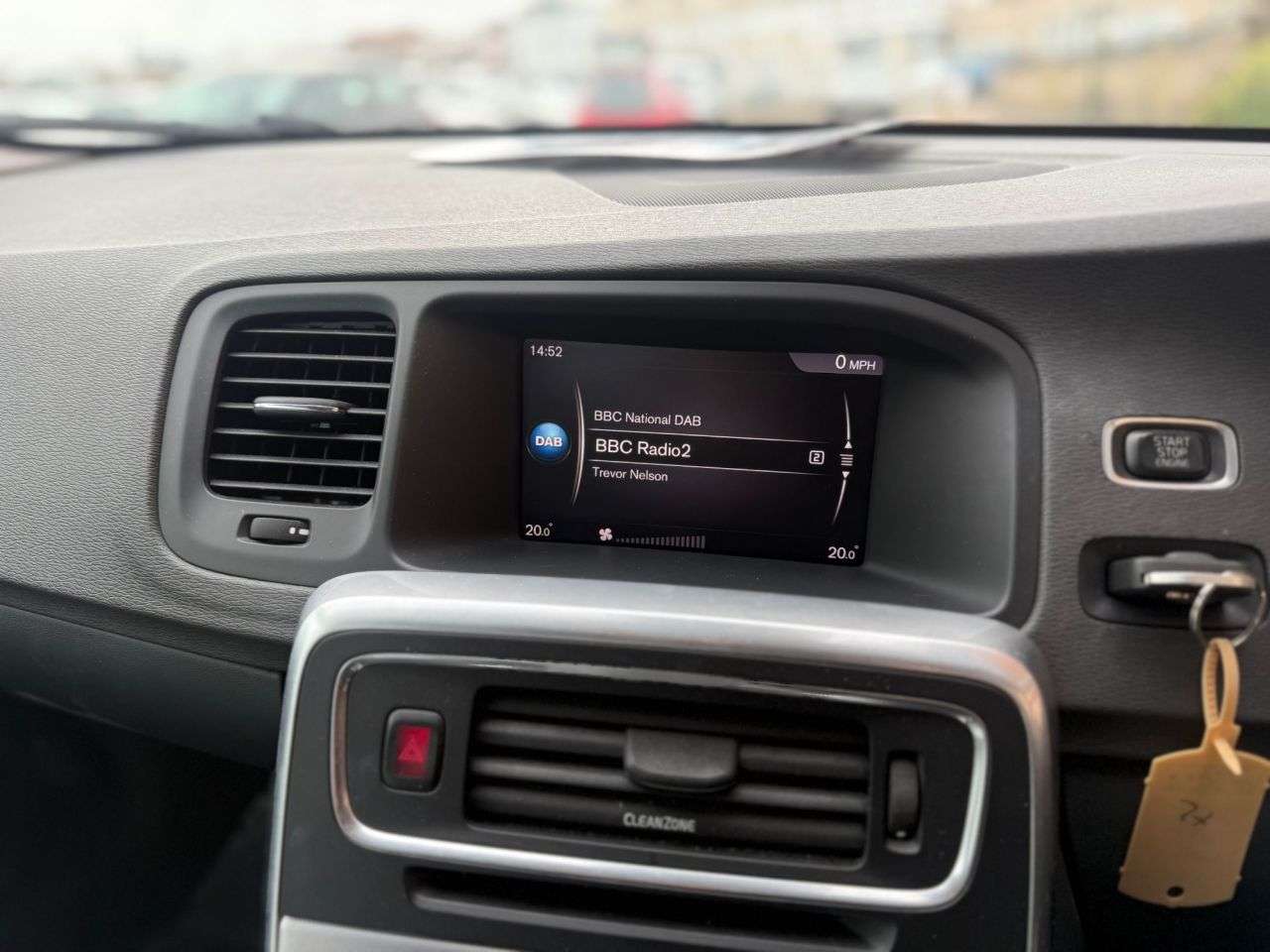 2017 VOLVO V60 2017 VOLVO V60