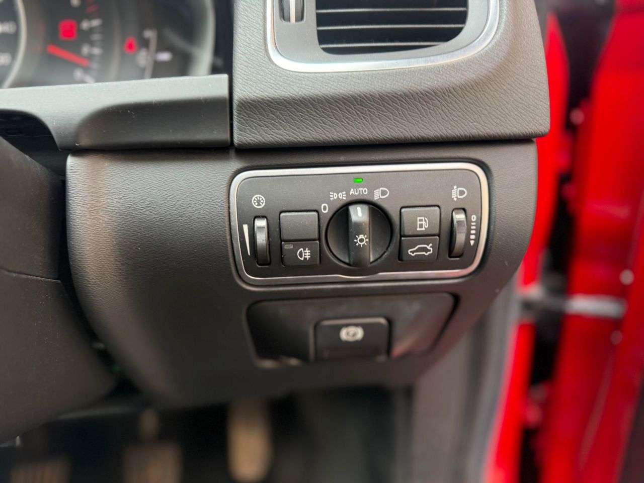 2017 VOLVO V60 2017 VOLVO V60