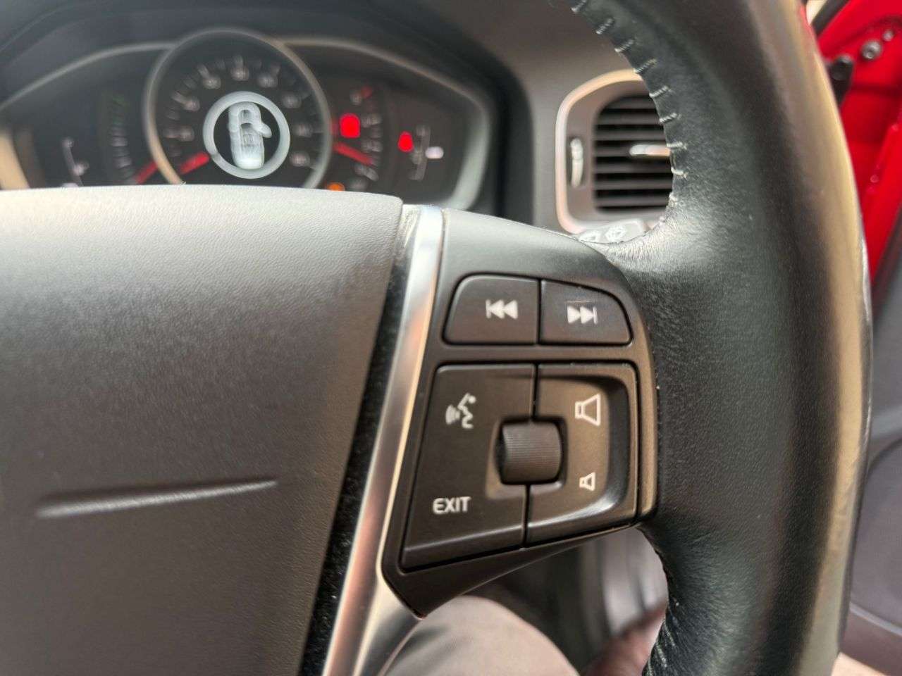 2017 VOLVO V60 2017 VOLVO V60