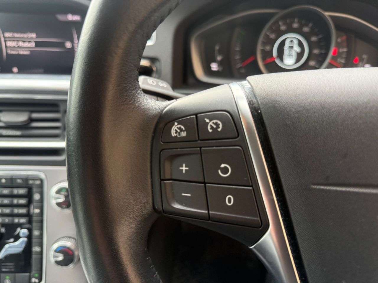 2017 VOLVO V60 2017 VOLVO V60