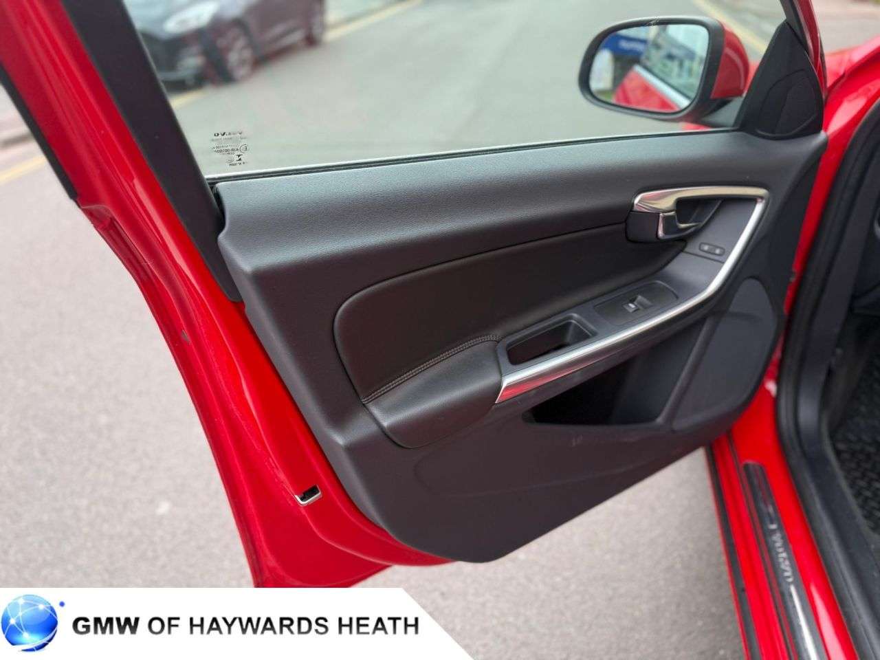 2017 VOLVO V60 2017 VOLVO V60