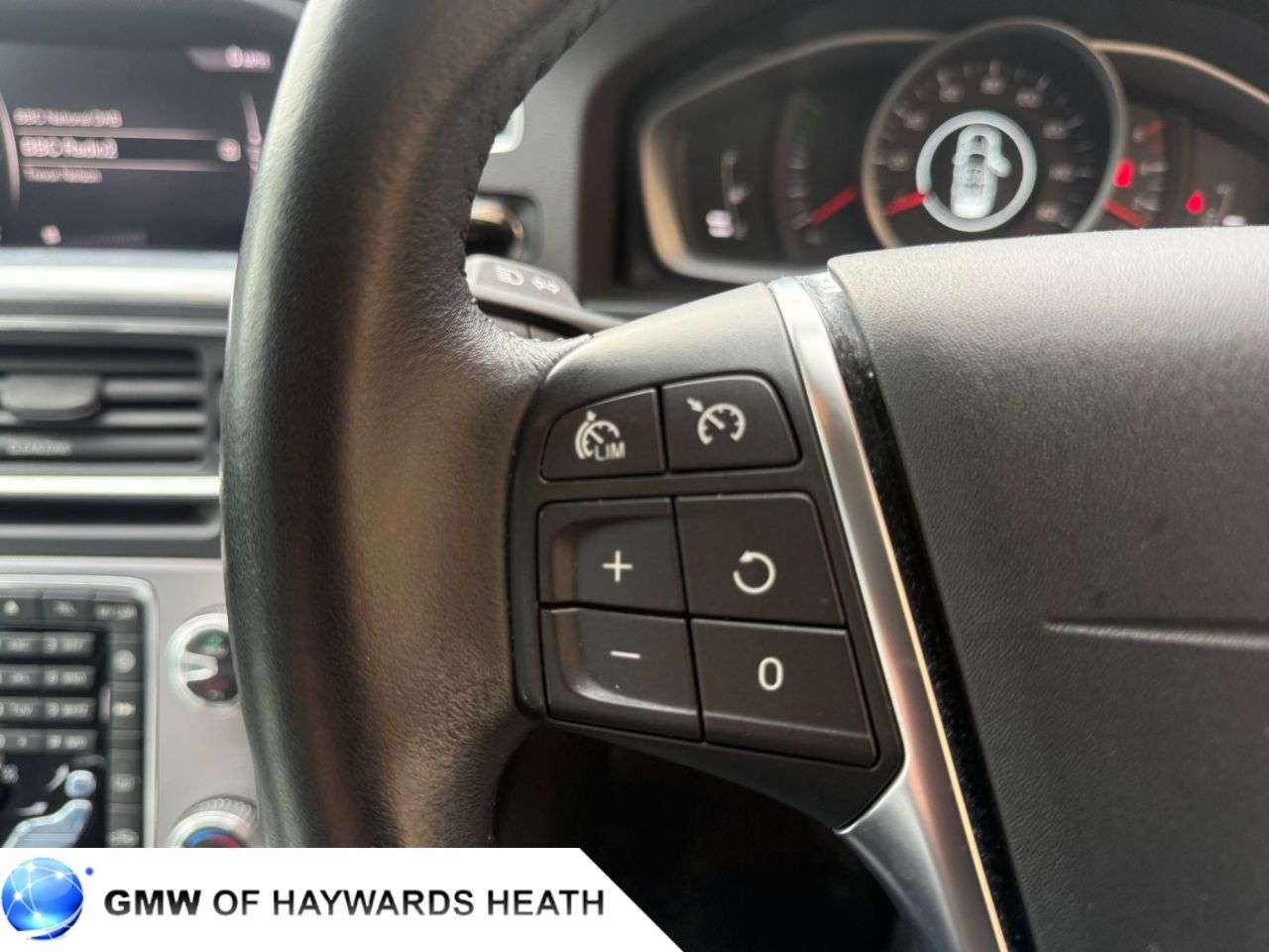 2017 VOLVO V60 2017 VOLVO V60