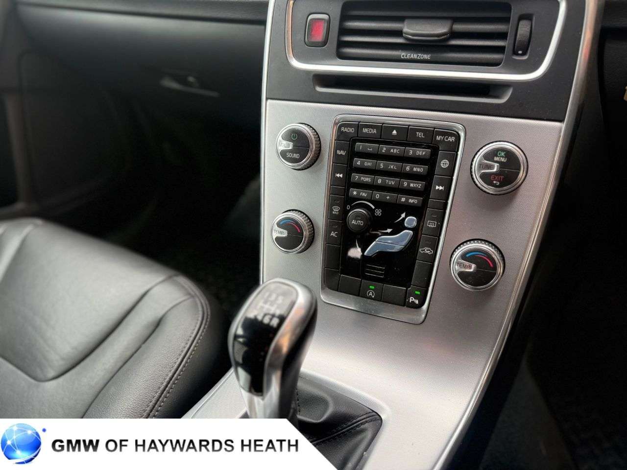 2017 VOLVO V60 2017 VOLVO V60