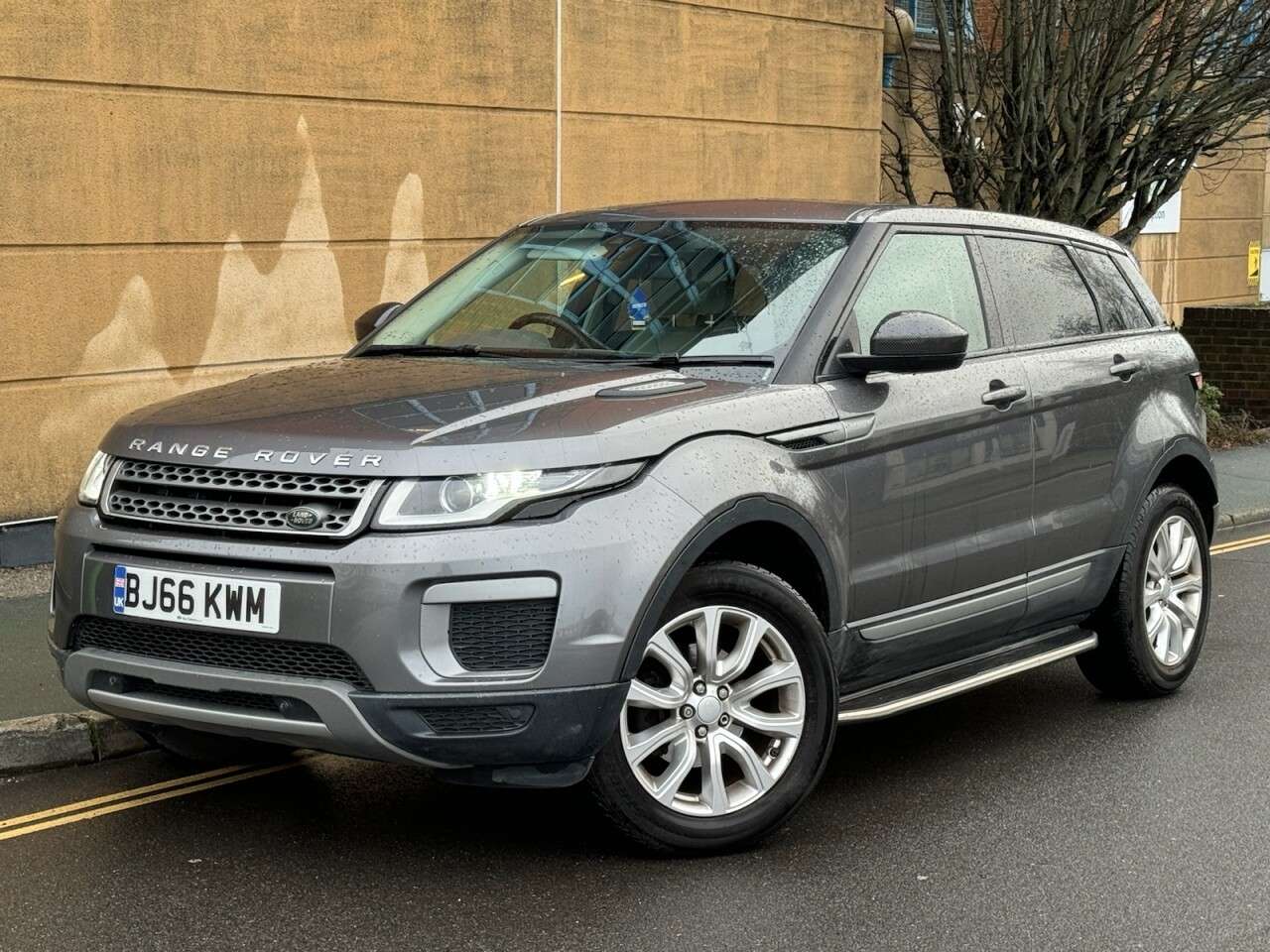 A 2016 LAND ROVER RANGE ROVER EVOQUE 2.0 eD4 SE SUV 5dr Diesel Manual FWD Euro 6 (s/s) (150 ps) A 2016 LAND ROVER RANGE ROVER EVOQUE 2.0 eD4 SE SUV 5dr Diesel Manual FWD Euro 6 (s/s) (150 ps)