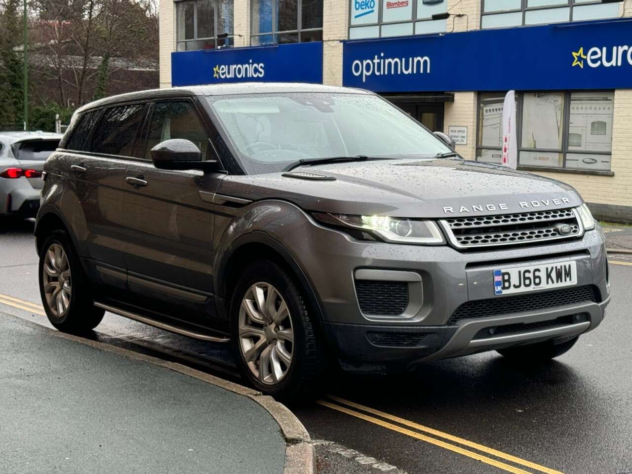 A 2016 LAND ROVER RANGE ROVER EVOQUE 2.0 eD4 SE SUV 5dr Diesel Manual FWD Euro 6 (s/s) (150 ps) A 2016 LAND ROVER RANGE ROVER EVOQUE 2.0 eD4 SE SUV 5dr Diesel Manual FWD Euro 6 (s/s) (150 ps)