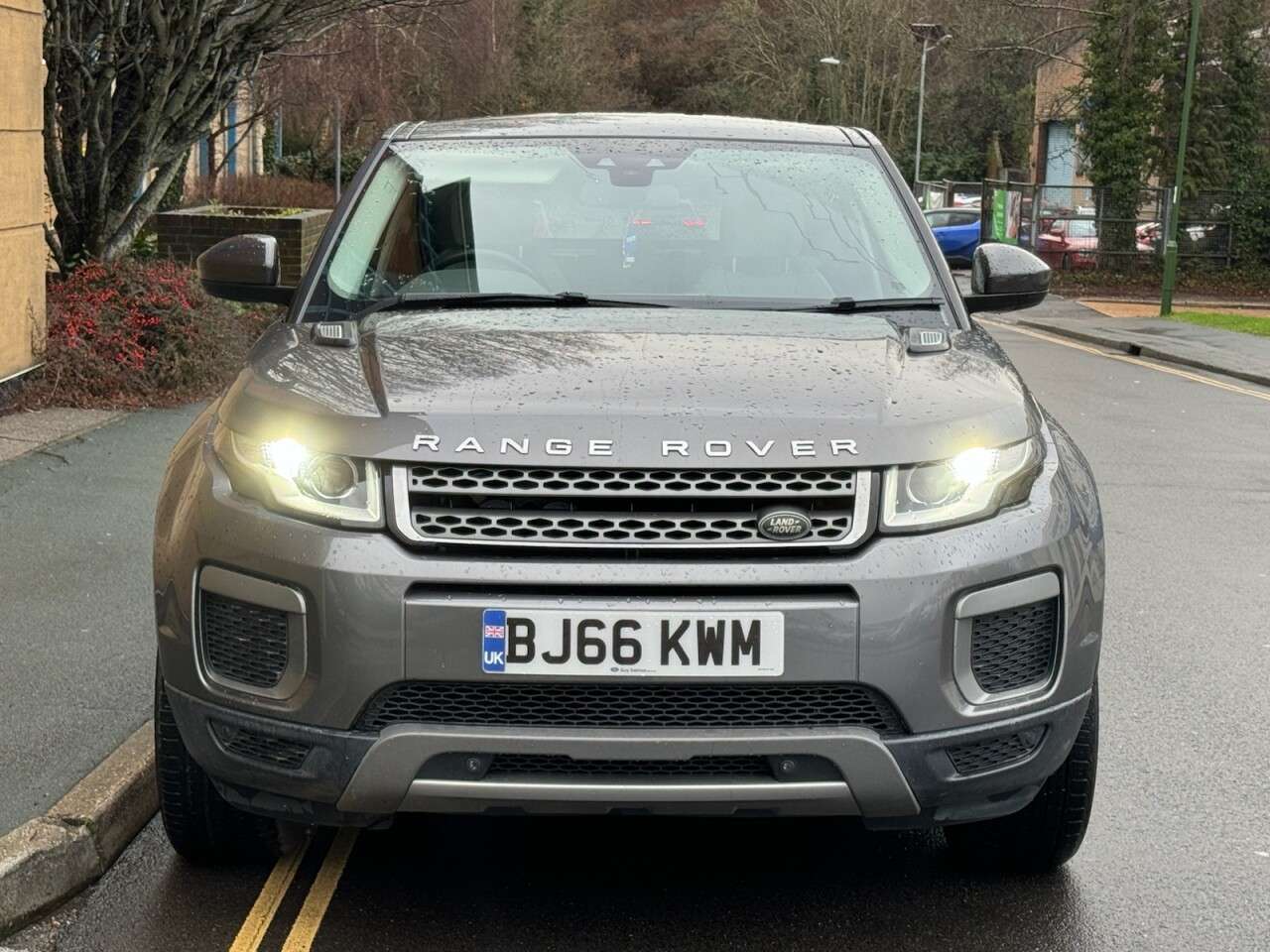 A 2016 LAND ROVER RANGE ROVER EVOQUE 2.0 eD4 SE SUV 5dr Diesel Manual FWD Euro 6 (s/s) (150 ps) A 2016 LAND ROVER RANGE ROVER EVOQUE 2.0 eD4 SE SUV 5dr Diesel Manual FWD Euro 6 (s/s) (150 ps)