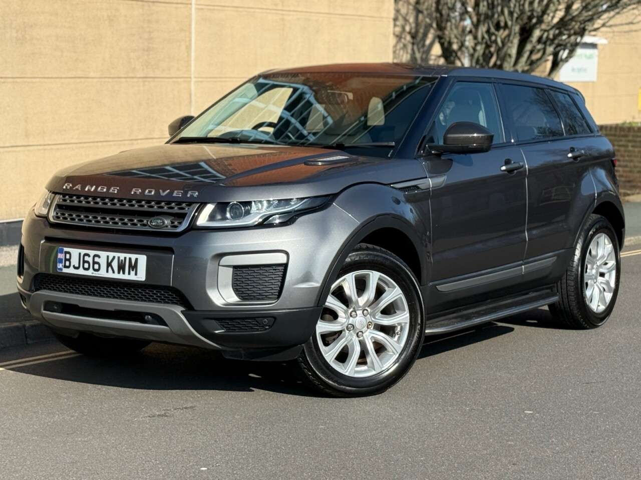 A 2016 LAND ROVER RANGE ROVER EVOQUE 2.0 eD4 SE SUV 5dr Diesel Manual FWD Euro 6 (s/s) (150 ps) A 2016 LAND ROVER RANGE ROVER EVOQUE 2.0 eD4 SE SUV 5dr Diesel Manual FWD Euro 6 (s/s) (150 ps)