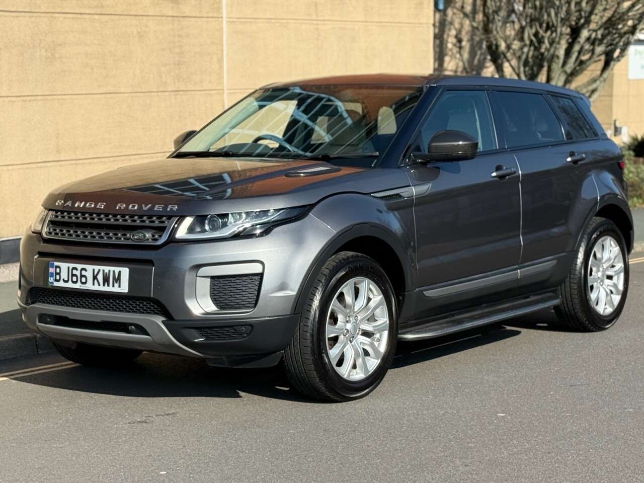A 2016 LAND ROVER RANGE ROVER EVOQUE 2.0 eD4 SE SUV 5dr Diesel Manual FWD Euro 6 (s/s) (150 ps) A 2016 LAND ROVER RANGE ROVER EVOQUE 2.0 eD4 SE SUV 5dr Diesel Manual FWD Euro 6 (s/s) (150 ps)