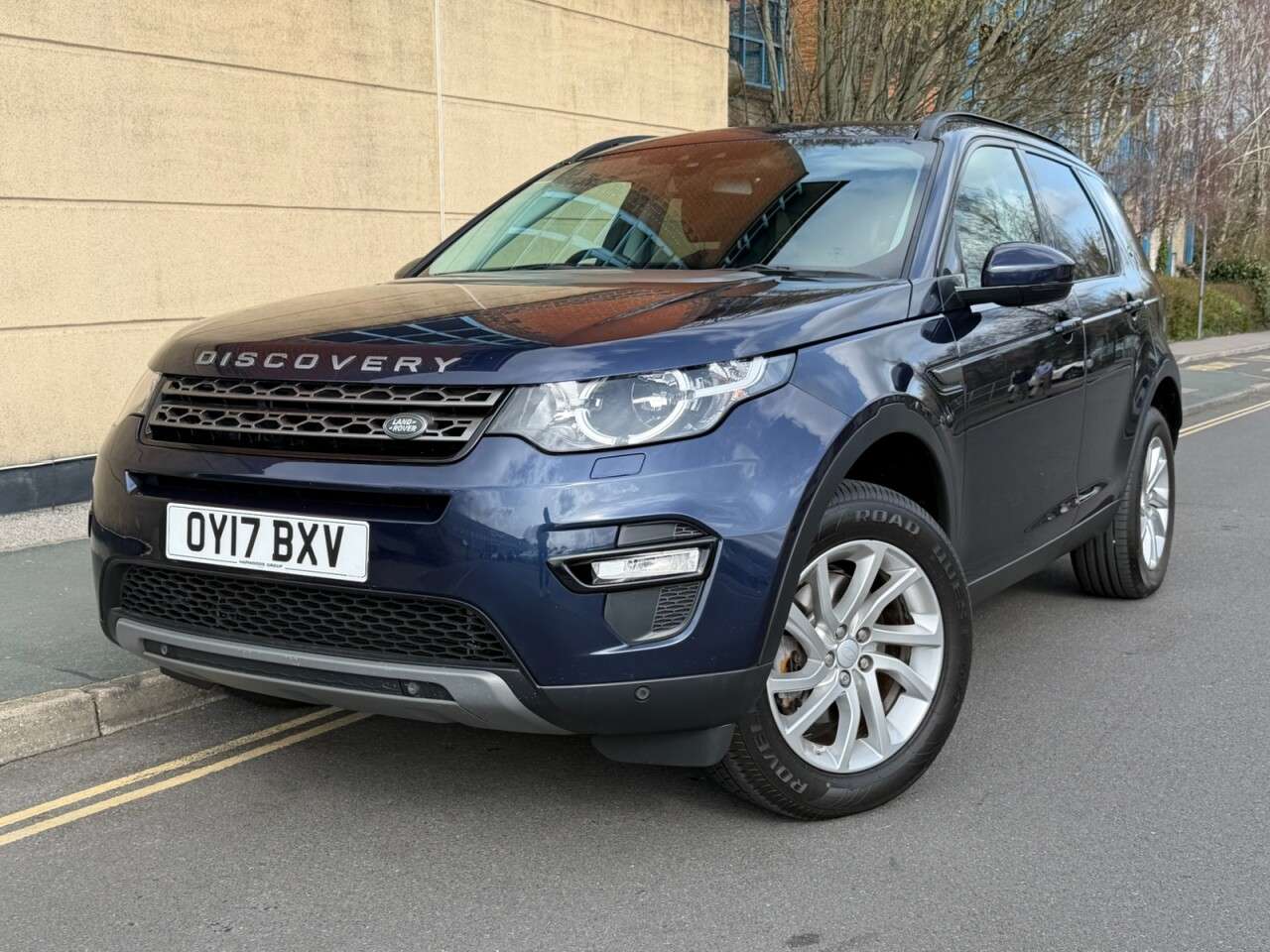 A 2017 LAND ROVER DISCOVERY SPORT 2.0 TD4 SE Tech SUV 5dr Diesel Auto 4WD Euro 6 (s/s) (180 ps) A 2017 LAND ROVER DISCOVERY SPORT 2.0 TD4 SE Tech SUV 5dr Diesel Auto 4WD Euro 6 (s/s) (180 ps)